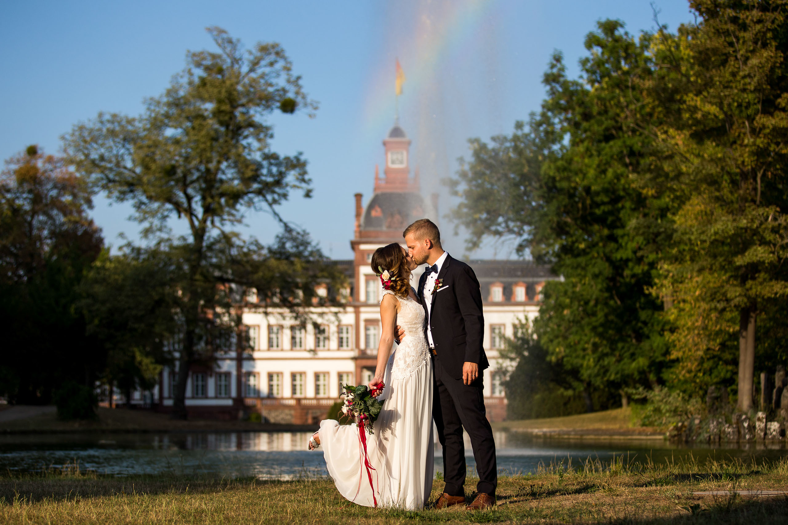 Das Schloss Philippsruhe ist eine wunderschöne Hochzeitslocation in Hanau. Perfekt für Hochzeitsfotos in Hanau.