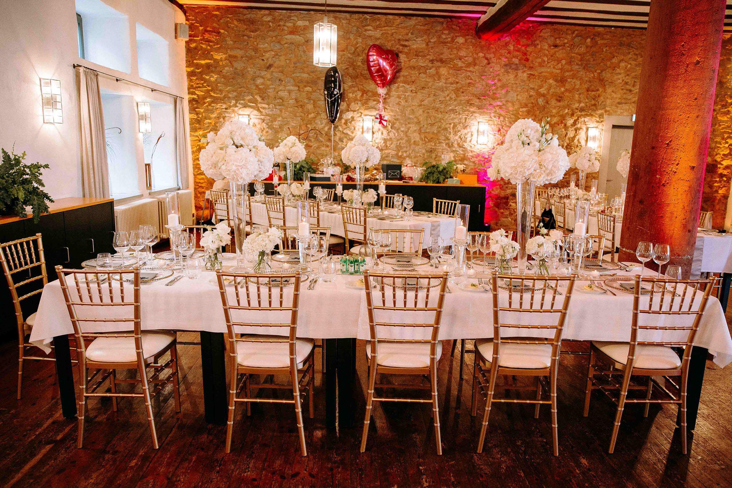 Hochzeitsdeko im Festsaal von Kloster Eberbach – Hochzeitsfotograf Rheingau