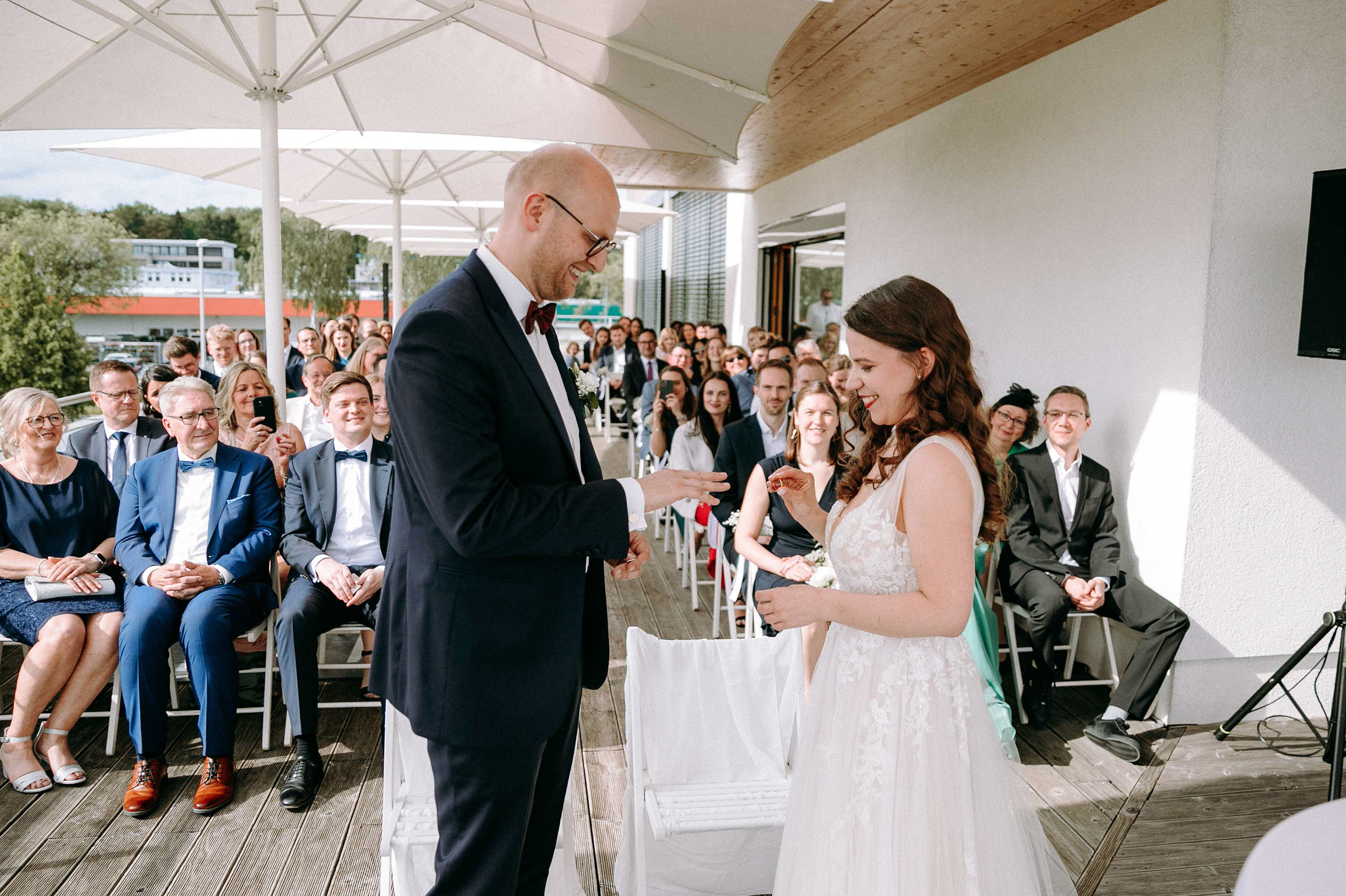 Ringtausch bei freier Trauung im Taktgefühl Eventhaus Friedrichsdorf