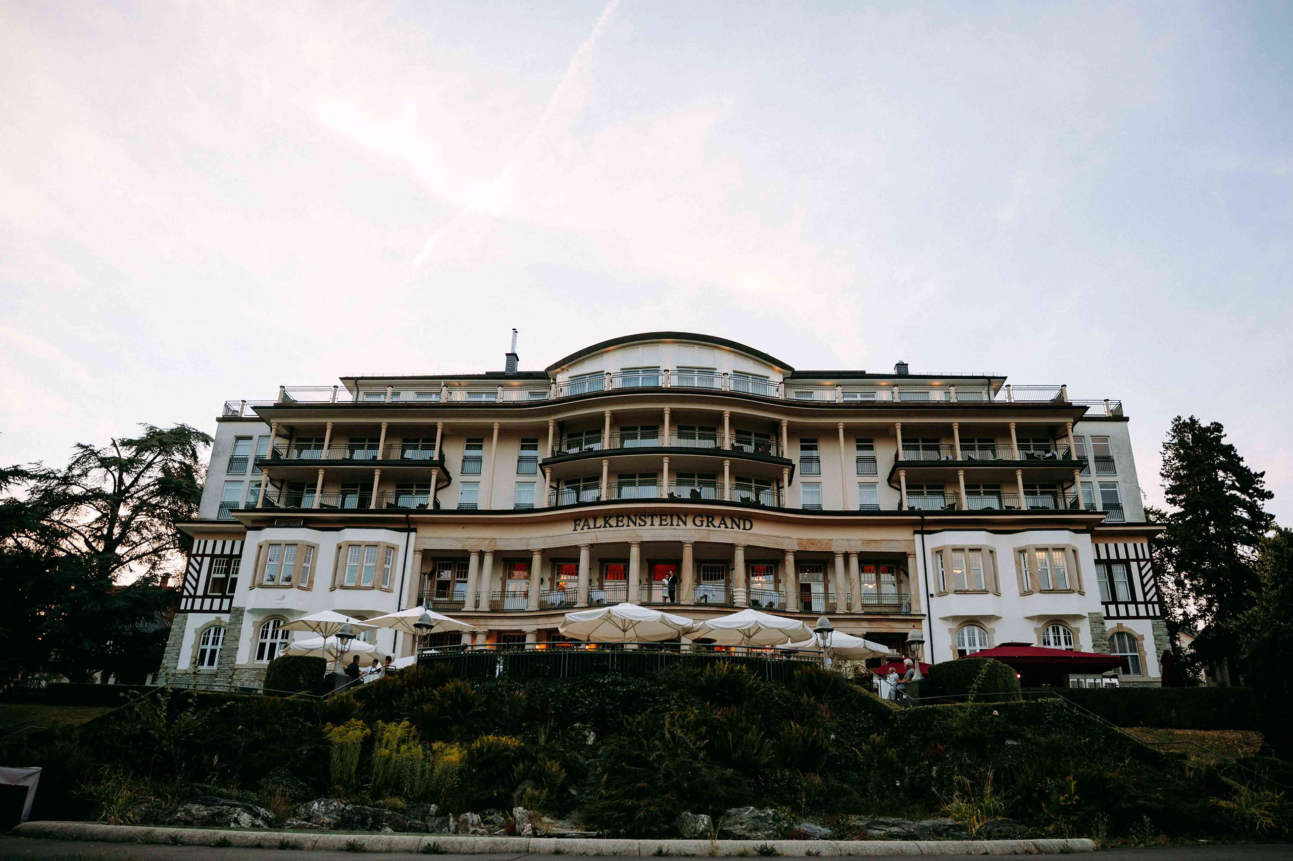 Falkenstein Grand Königstein bei Sonnenuntergang – perfekte Kulisse für Hochzeitsfotos