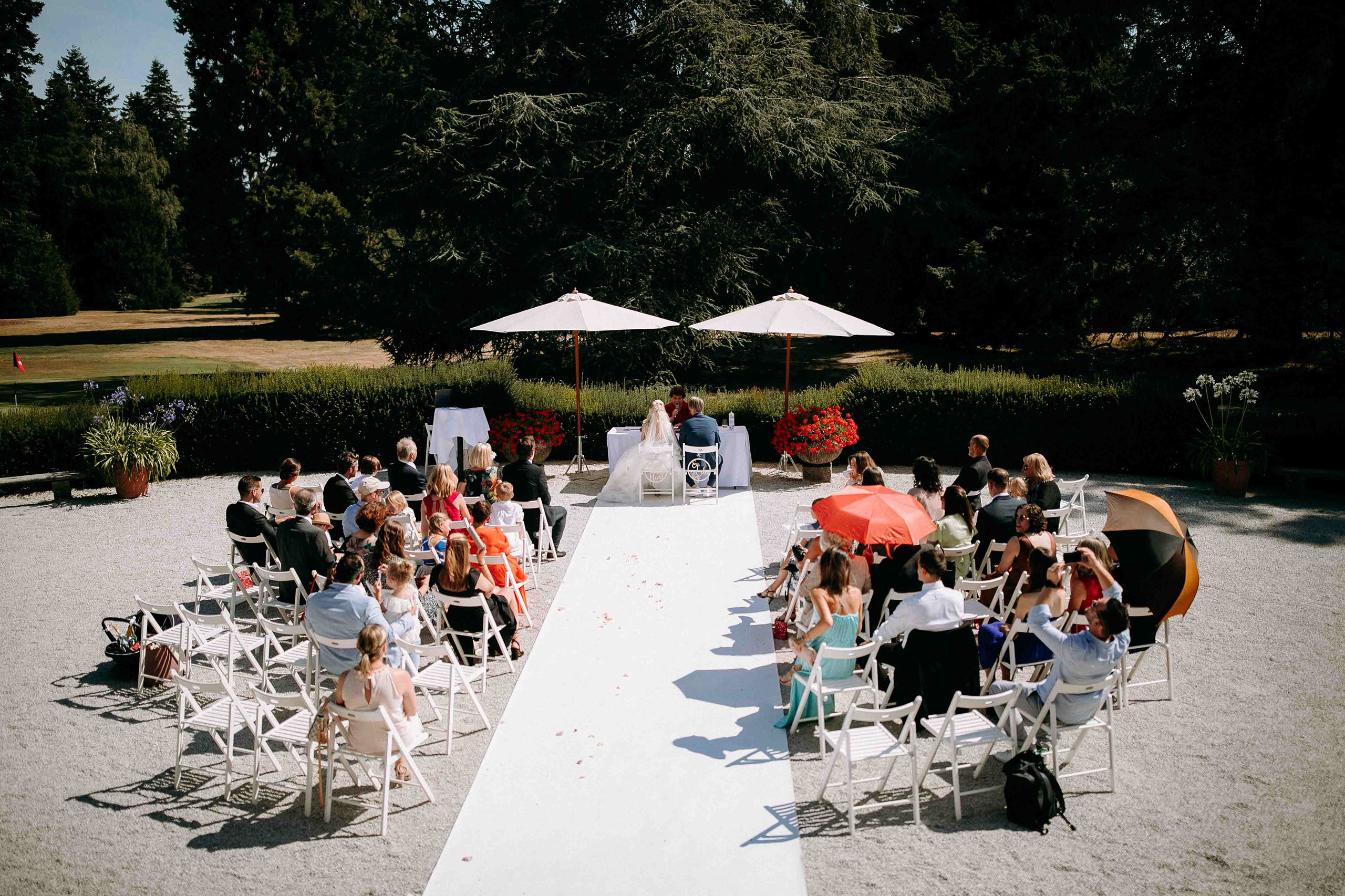 Freie Trauung im Schlossgarten des Schlosshotel Kronberg – stilvolle Hochzeitslocation unter freiem Himmel.