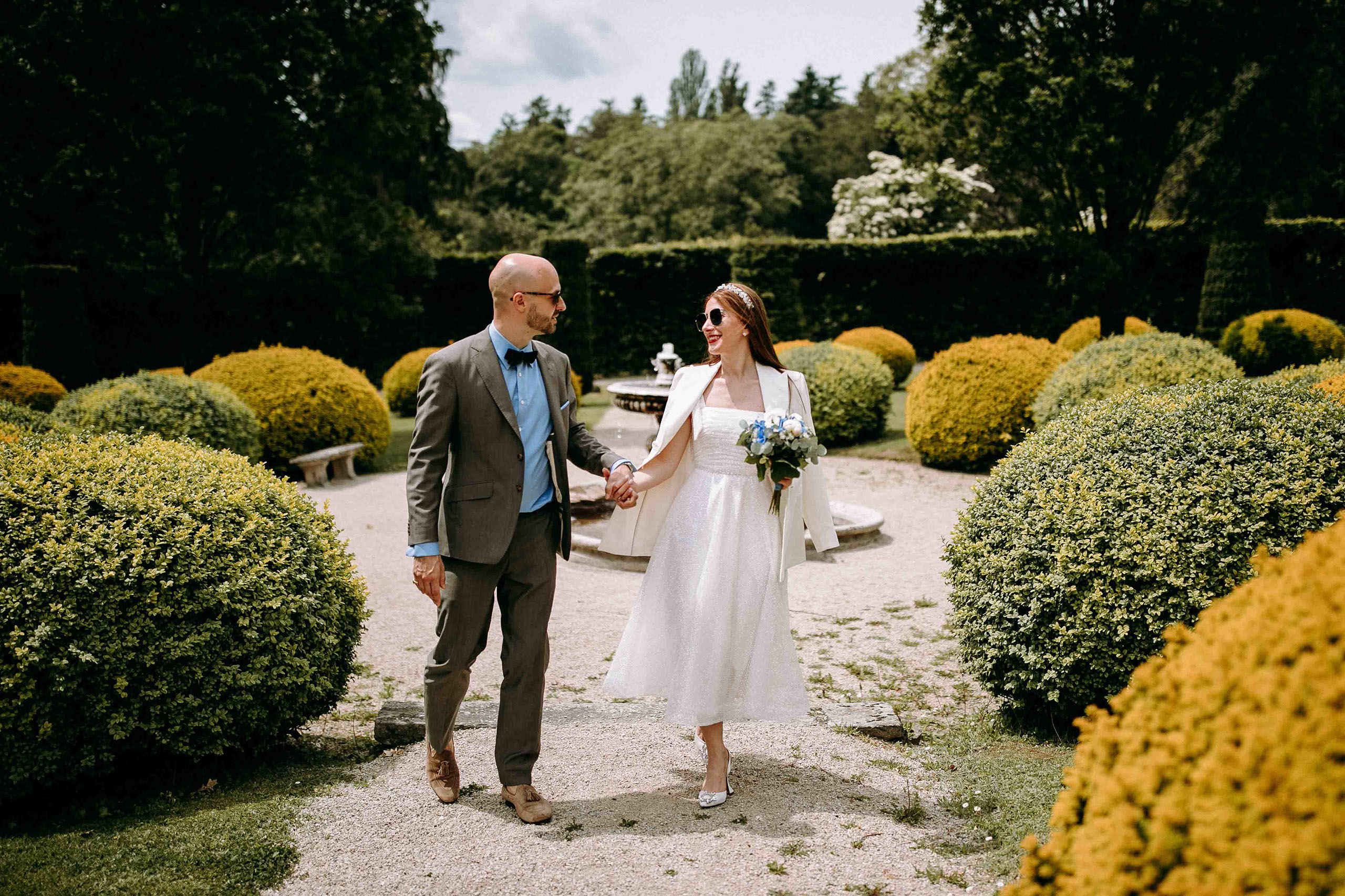 Paarshooting im Schlossgarten – Standesamtliche Trauung mit sommerlichem Flair