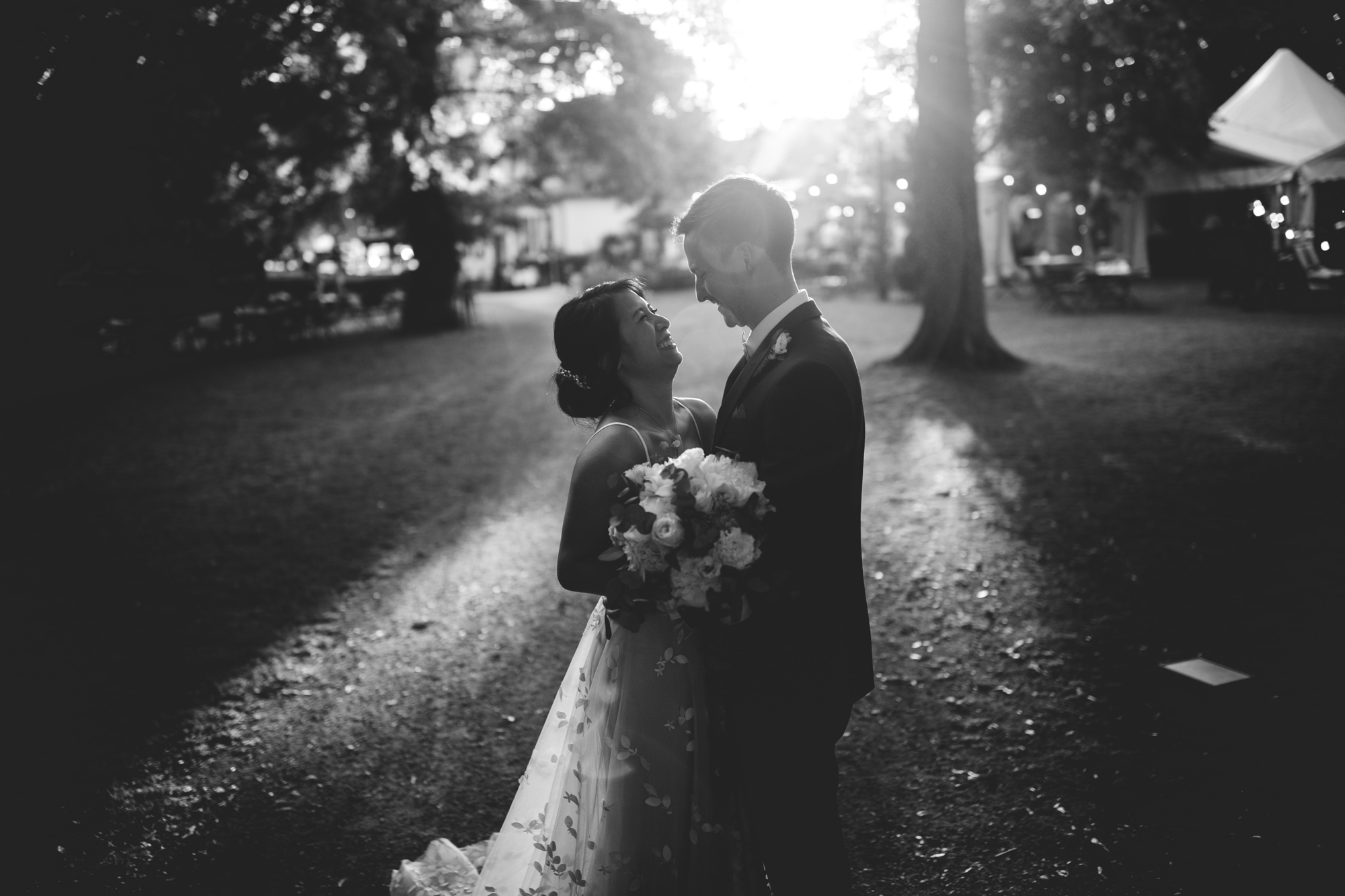 Das Brunnenwärterhaus in Bad Nauheim ist eine naturnahe Hochzeitslocation mit Parkgarten, freier Trauung unter Linden und Zeltfeiern
