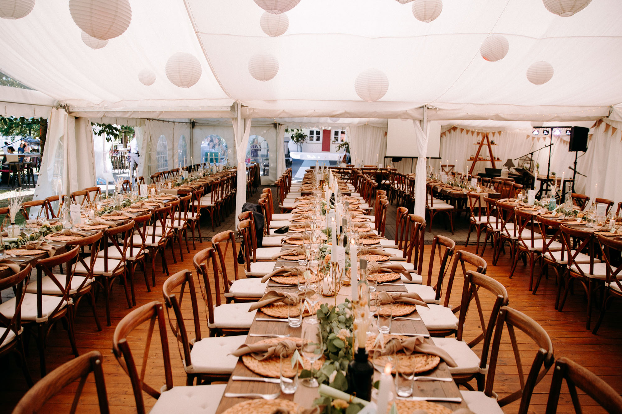 Das Brunnenwärterhaus in Bad Nauheim ist eine naturnahe Hochzeitslocation mit Parkgarten, freier Trauung unter Linden und Zeltfeiern