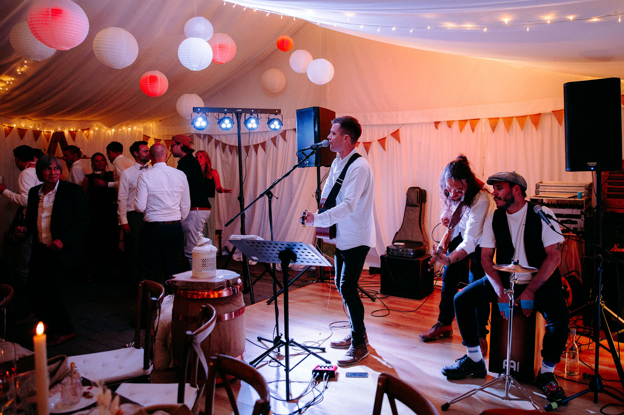 Das Brunnenwärterhaus in Bad Nauheim ist eine naturnahe Hochzeitslocation mit Parkgarten, freier Trauung unter Linden und Zeltfeiern