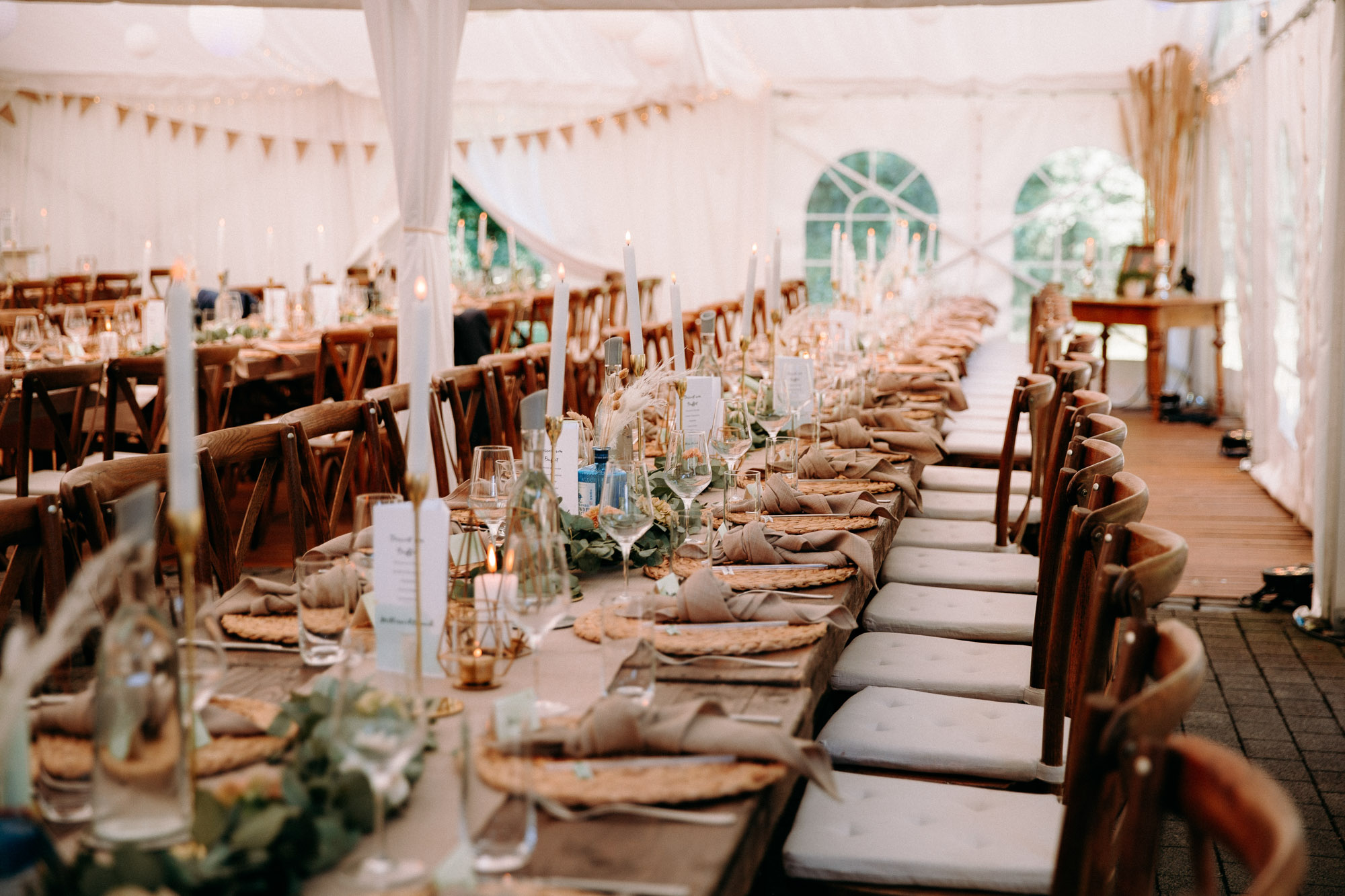 Das Brunnenwärterhaus in Bad Nauheim ist eine naturnahe Hochzeitslocation mit Parkgarten, freier Trauung unter Linden und Zeltfeiern