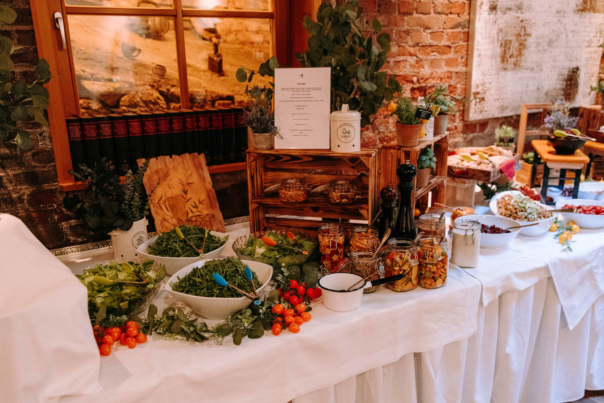 Das Druckhaus Hanau ist eine besondere Hochzeitslocation am Mainufer – mit Industriecharme, freier Trauung unter der Gerichtslinde &Full Service