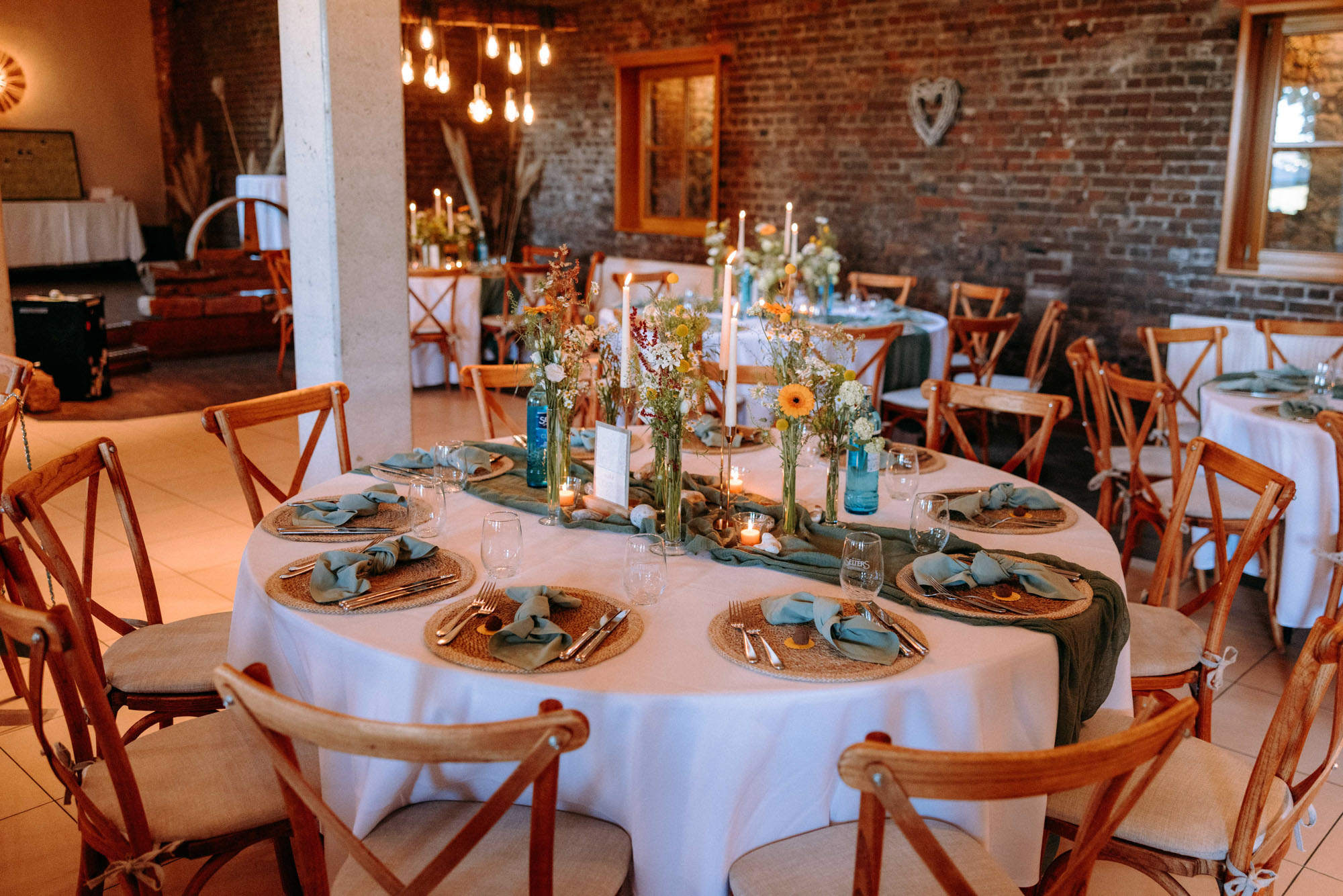 Das Druckhaus Hanau ist eine besondere Hochzeitslocation am Mainufer – mit Industriecharme, freier Trauung unter der Gerichtslinde &Full Service