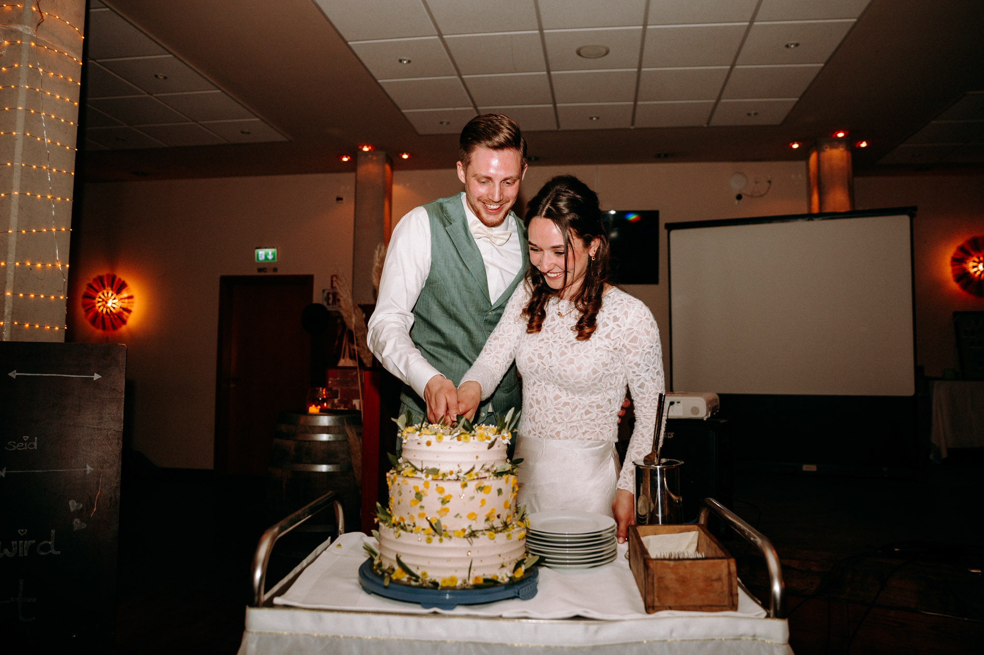 Das Druckhaus Hanau ist eine besondere Hochzeitslocation am Mainufer – mit Industriecharme, freier Trauung unter der Gerichtslinde &Full Service