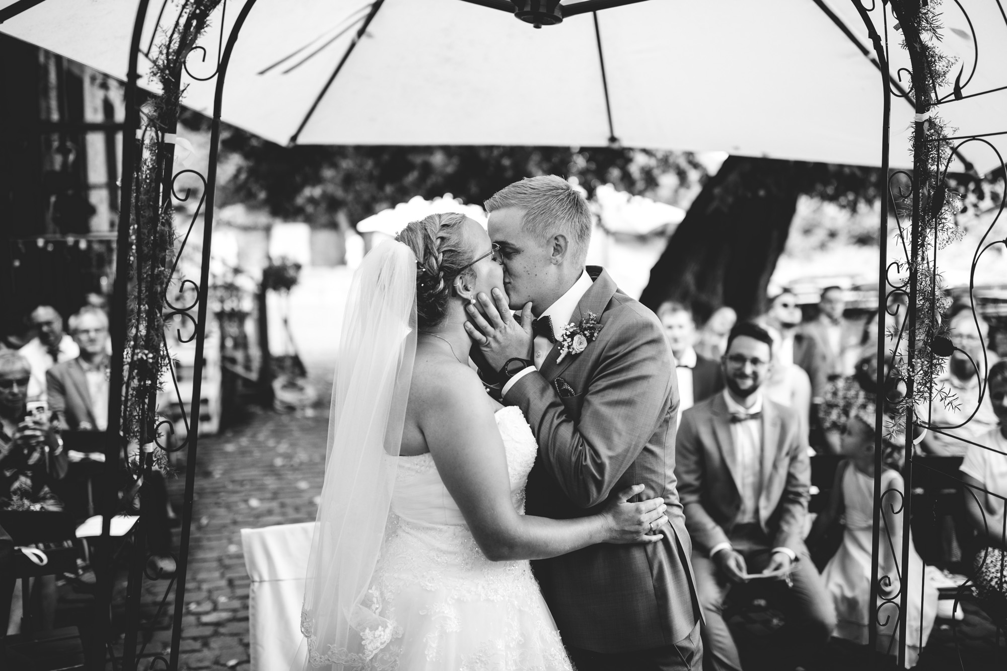 Das Druckhaus Hanau ist eine besondere Hochzeitslocation am Mainufer – mit Industriecharme, freier Trauung unter der Gerichtslinde &Full Service