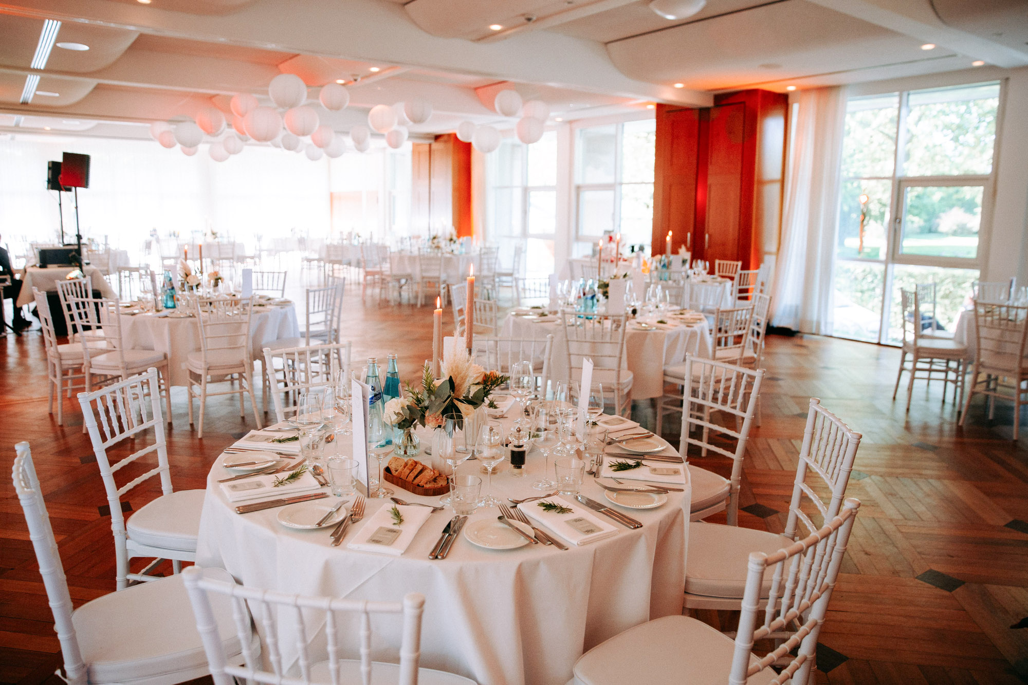 Das Golfhotel & Restaurant Lindenhof in Bad Vilbel ist eine exklusive Hochzeitslocation mit Trauung vor Ort, Festsaal, Innenhof & Golfplatz.