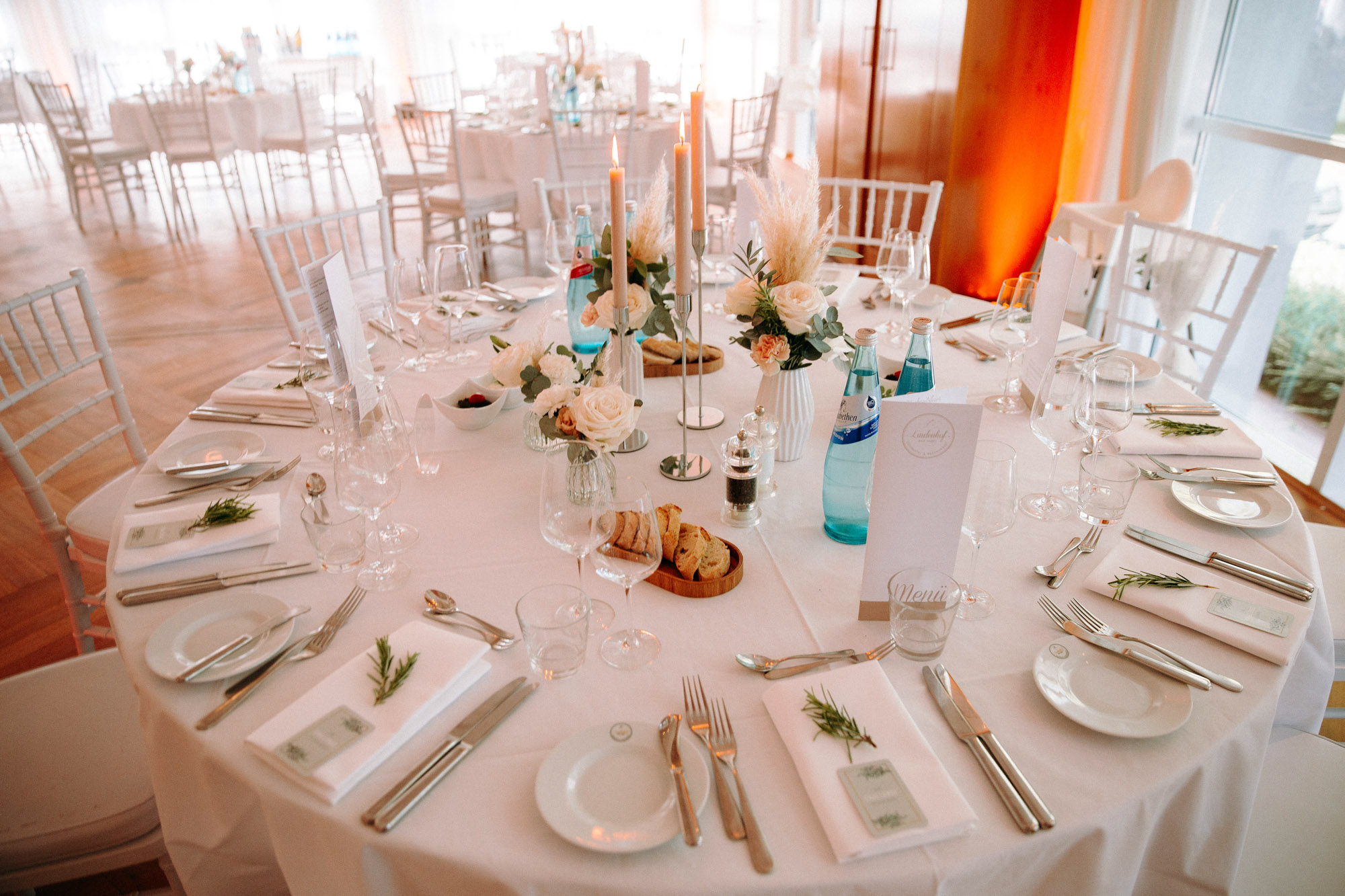 Das Golfhotel & Restaurant Lindenhof in Bad Vilbel ist eine exklusive Hochzeitslocation mit Trauung vor Ort, Festsaal, Innenhof & Golfplatz.