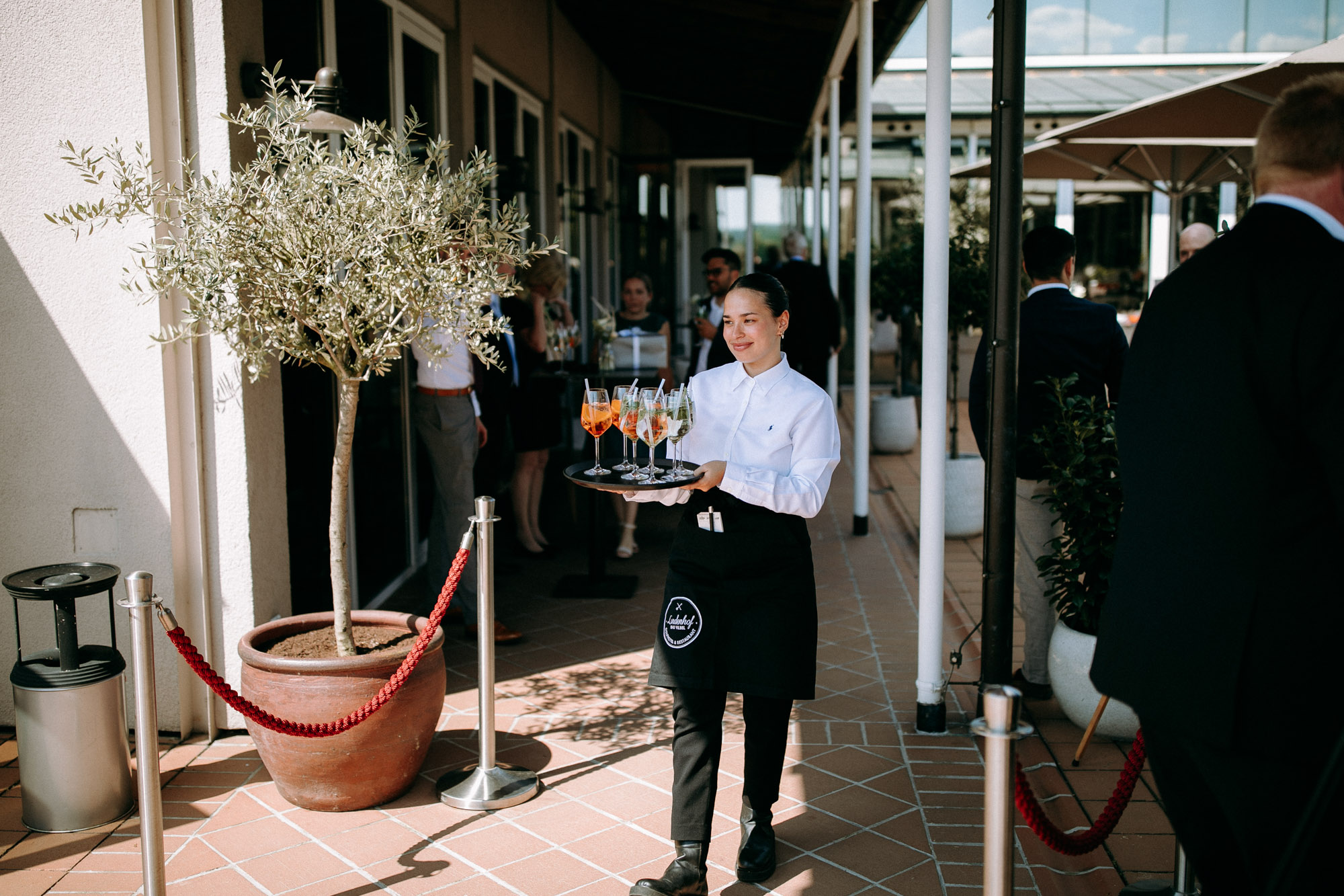 Das Golfhotel & Restaurant Lindenhof in Bad Vilbel ist eine exklusive Hochzeitslocation mit Trauung vor Ort, Festsaal, Innenhof & Golfplatz.