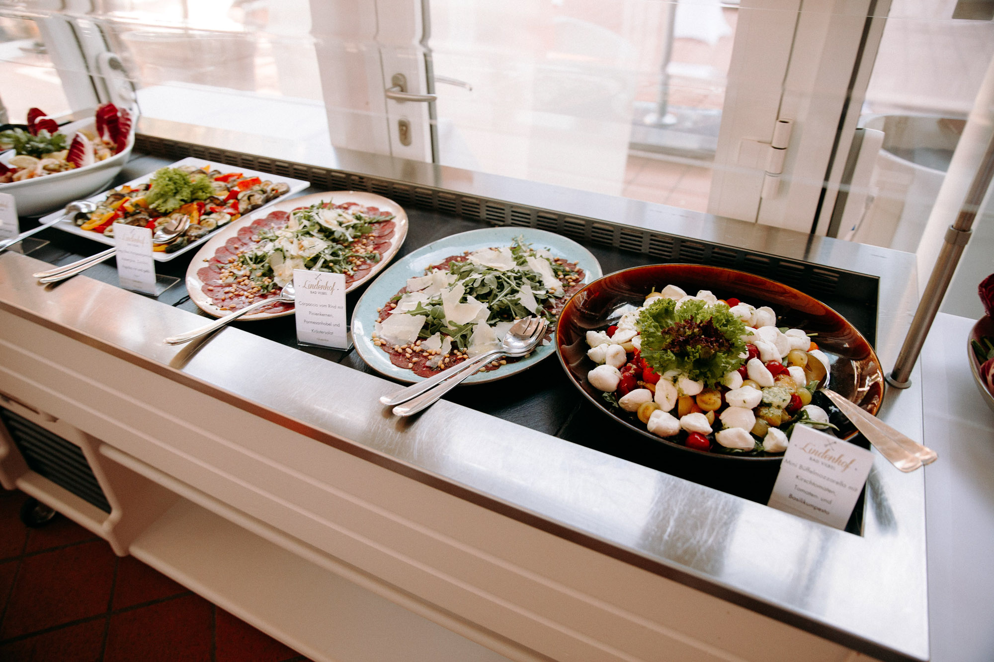 Das Golfhotel & Restaurant Lindenhof in Bad Vilbel ist eine exklusive Hochzeitslocation mit Trauung vor Ort, Festsaal, Innenhof & Golfplatz.