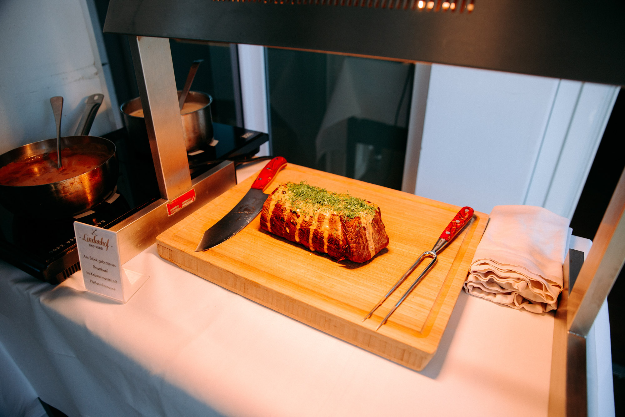 Das Golfhotel & Restaurant Lindenhof in Bad Vilbel ist eine exklusive Hochzeitslocation mit Trauung vor Ort, Festsaal, Innenhof & Golfplatz.