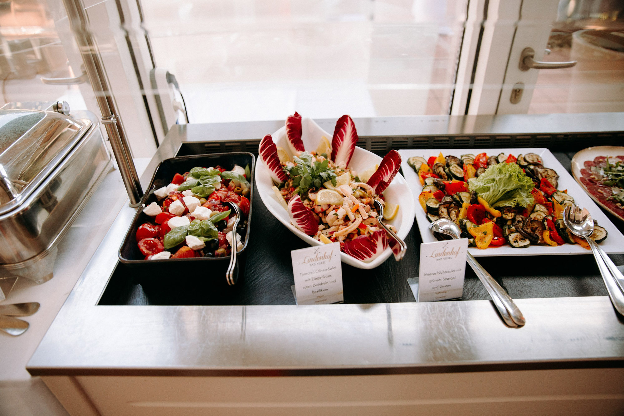 Das Golfhotel & Restaurant Lindenhof in Bad Vilbel ist eine exklusive Hochzeitslocation mit Trauung vor Ort, Festsaal, Innenhof & Golfplatz.