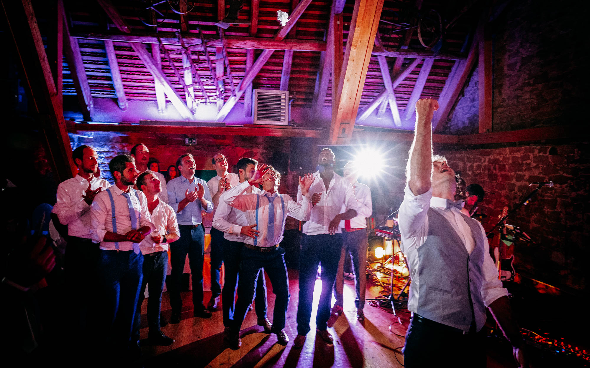 Der Gut Hühnerhof in Gründau ist eine Hochzeitslocation nahe Frankfurt mit Tenne, Hotel, exzellenter Küche & persönlichem Rundum-Service.