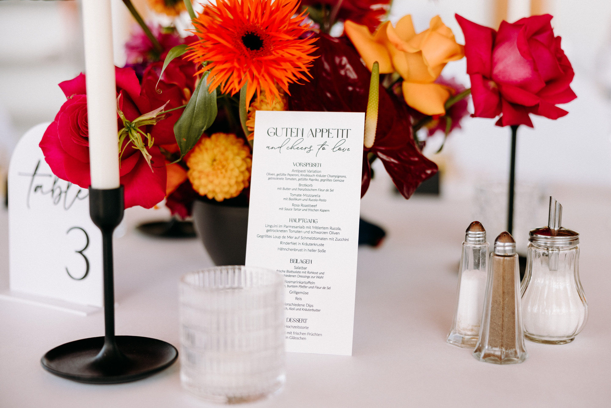 Das Heckers Restaurant in Gründau ist Hochzeitslocation und offizieller Trauort – mit Dachterrasse, Kiesterrasse, Trauzimmer & Full-Service.