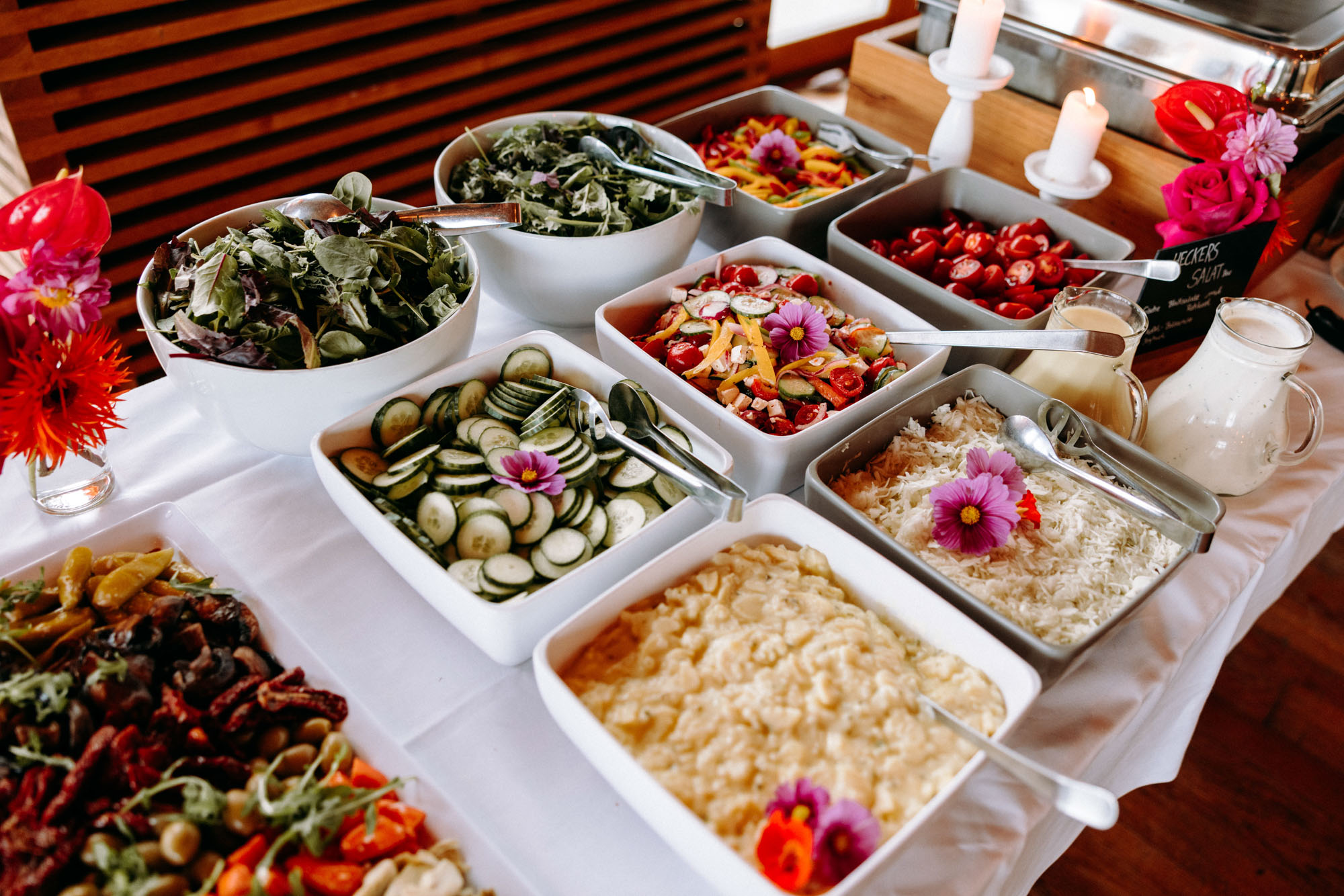 Das Heckers Restaurant in Gründau ist Hochzeitslocation und offizieller Trauort – mit Dachterrasse, Kiesterrasse, Trauzimmer & Full-Service.