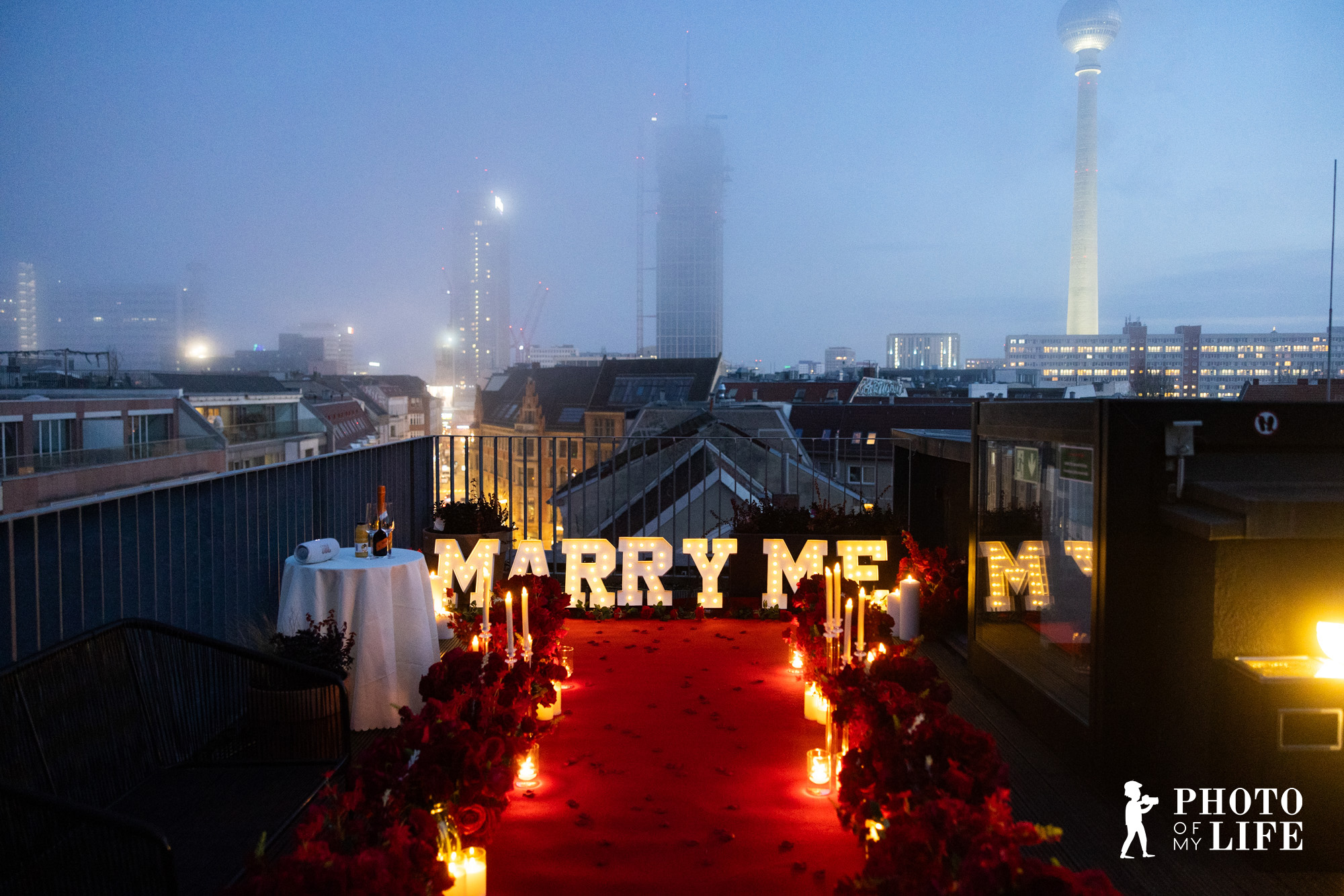 Heiratsantrag in Berlin planen: Die schönsten Orte, kreative Ideen und professionelle Umsetzung für einen unvergesslichen Moment.