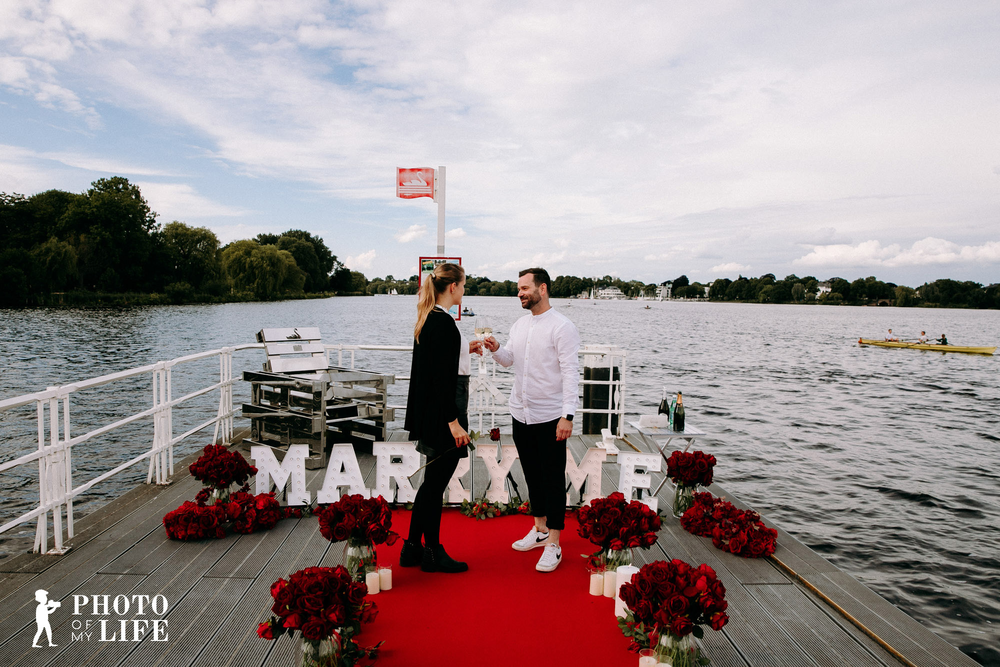 Heiratsantrag in Hamburg planen: Die schönsten Orte, kreative Ideen und professionelle Umsetzung für einen unvergesslichen Moment.