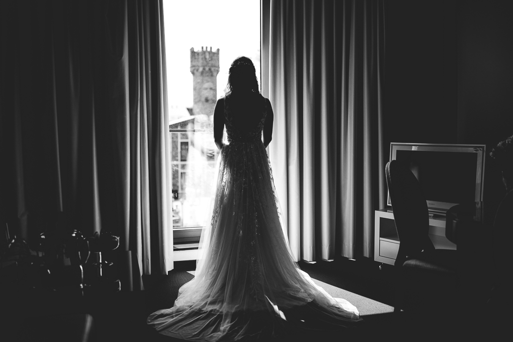 Detailaufnahme der Manschettenknöpfe des Bräutigams.