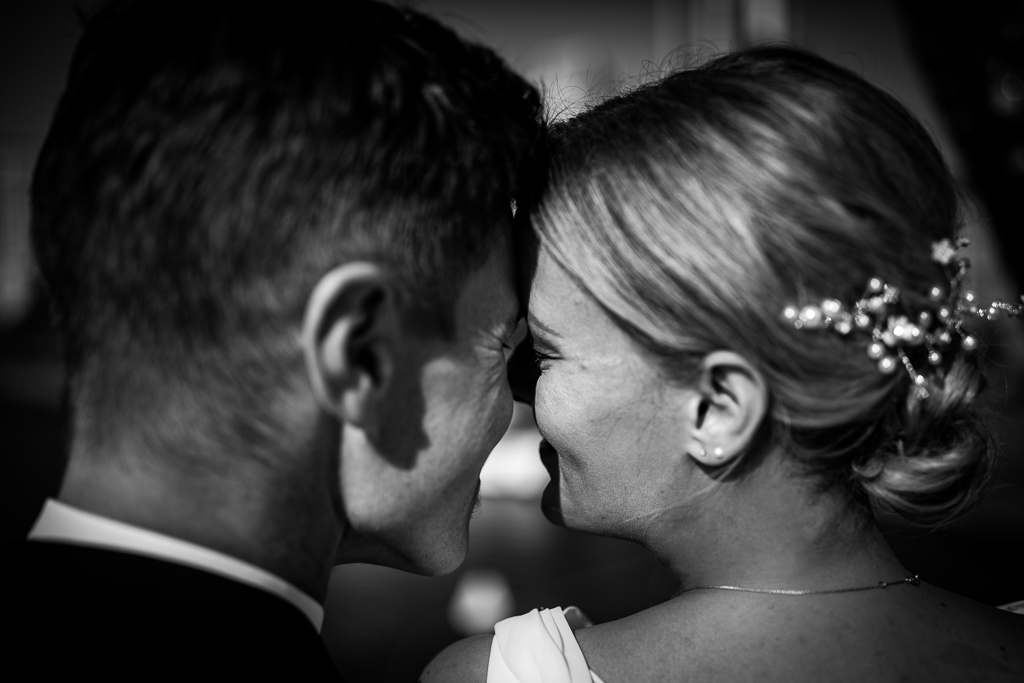 Der Eiserne Steg ist eine tolle Location für Hochzeitsfotos in Frankfurt, die ich als Hochzeitsfotograf aus Frankfurt liebe.