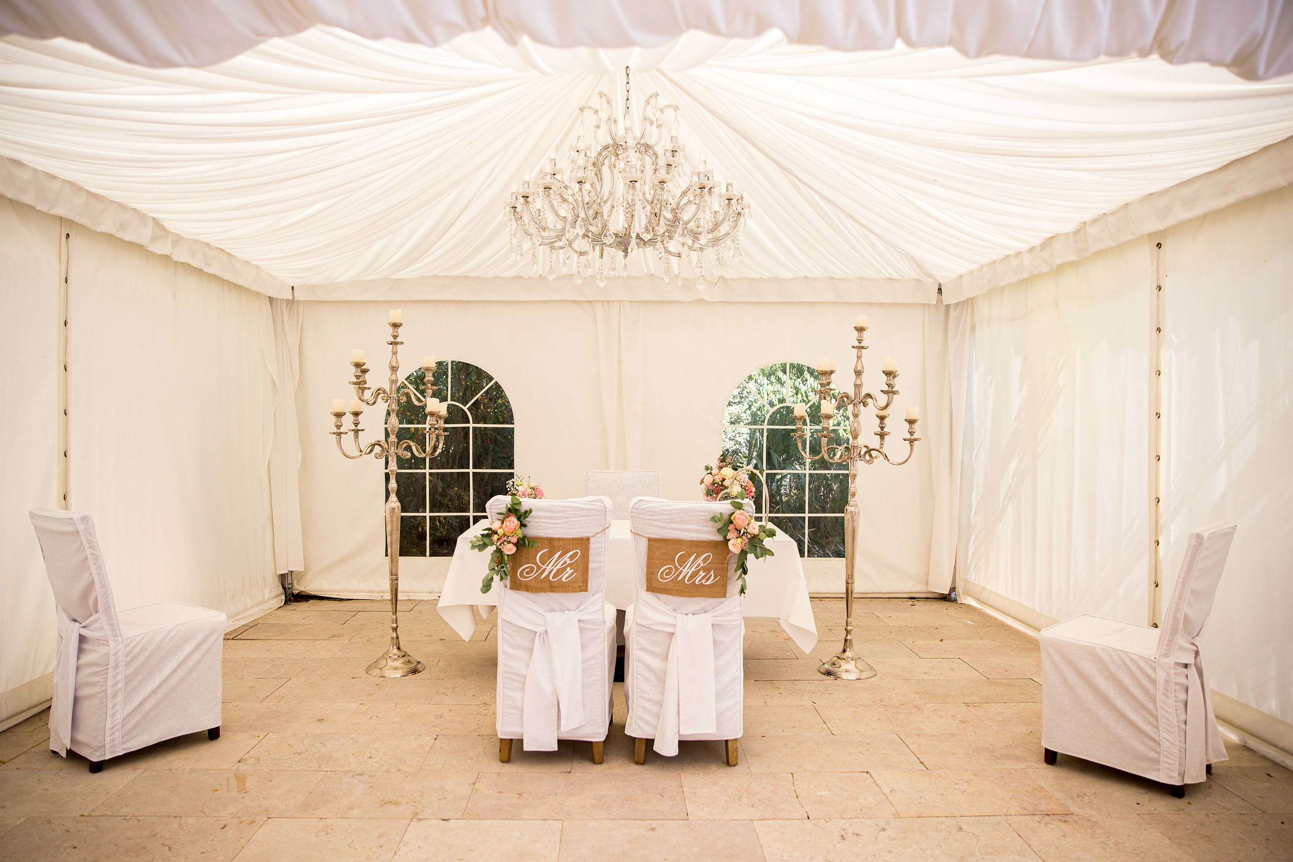 Das Chausseehaus Wiesbaden vereint mediterranes Flair, Waldlage und elegante Räume – eine Hochzeitslocation mitten im Grünen und doch stadtnah.