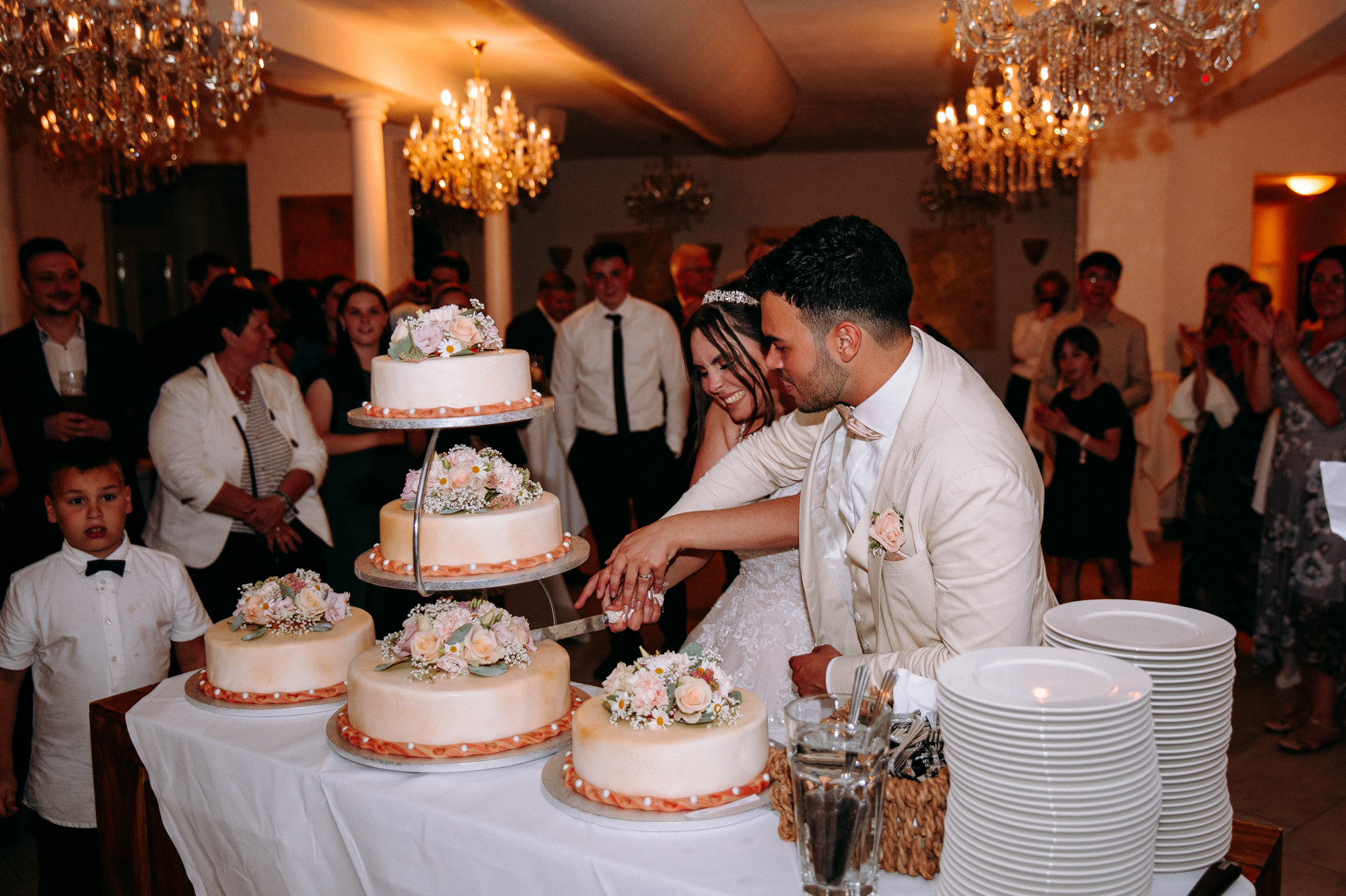 Das Chausseehaus Wiesbaden vereint mediterranes Flair, Waldlage und elegante Räume – eine Hochzeitslocation mitten im Grünen und doch stadtnah.