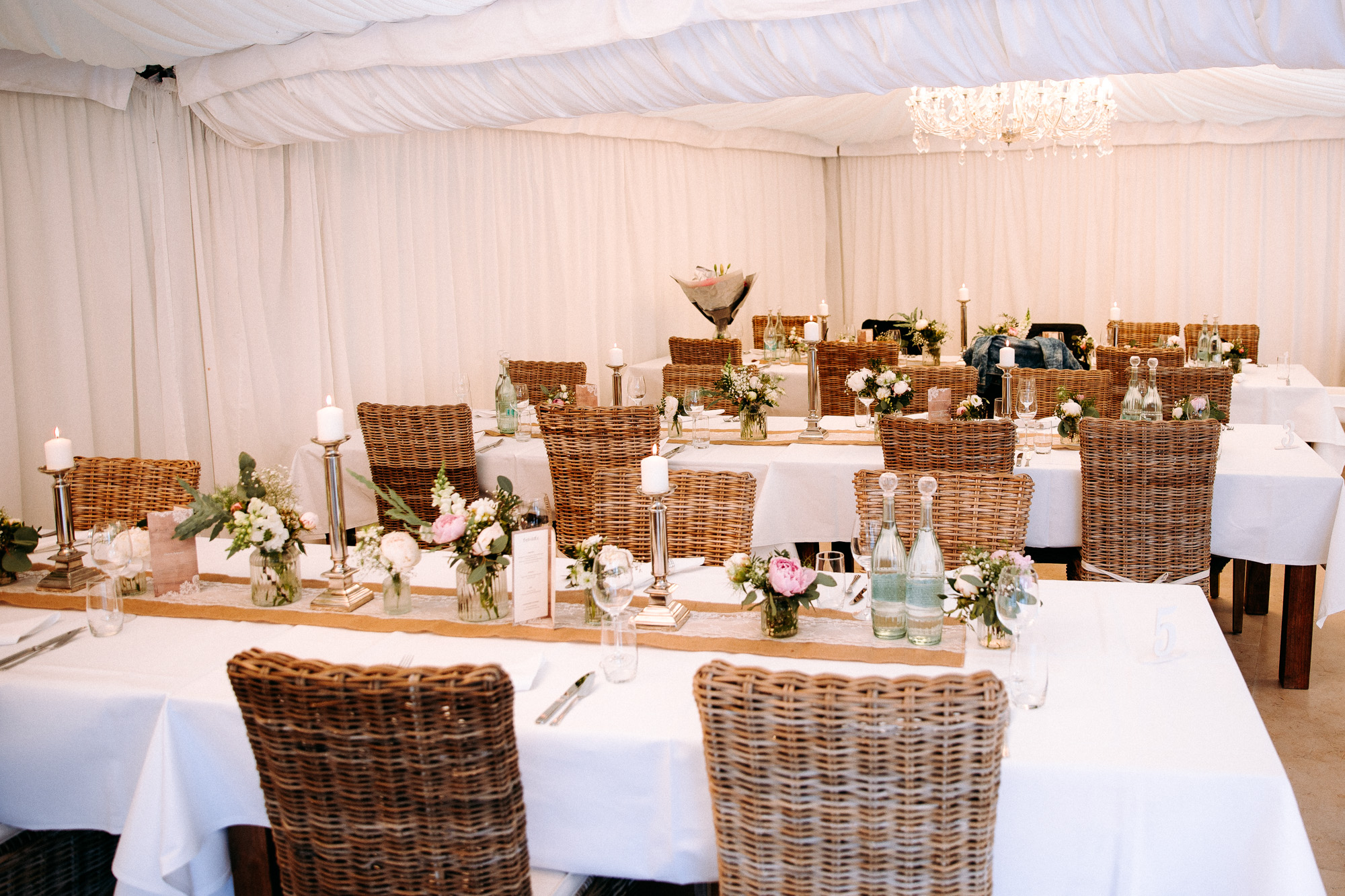 Das Chausseehaus Wiesbaden vereint mediterranes Flair, Waldlage und elegante Räume – eine Hochzeitslocation mitten im Grünen und doch stadtnah.