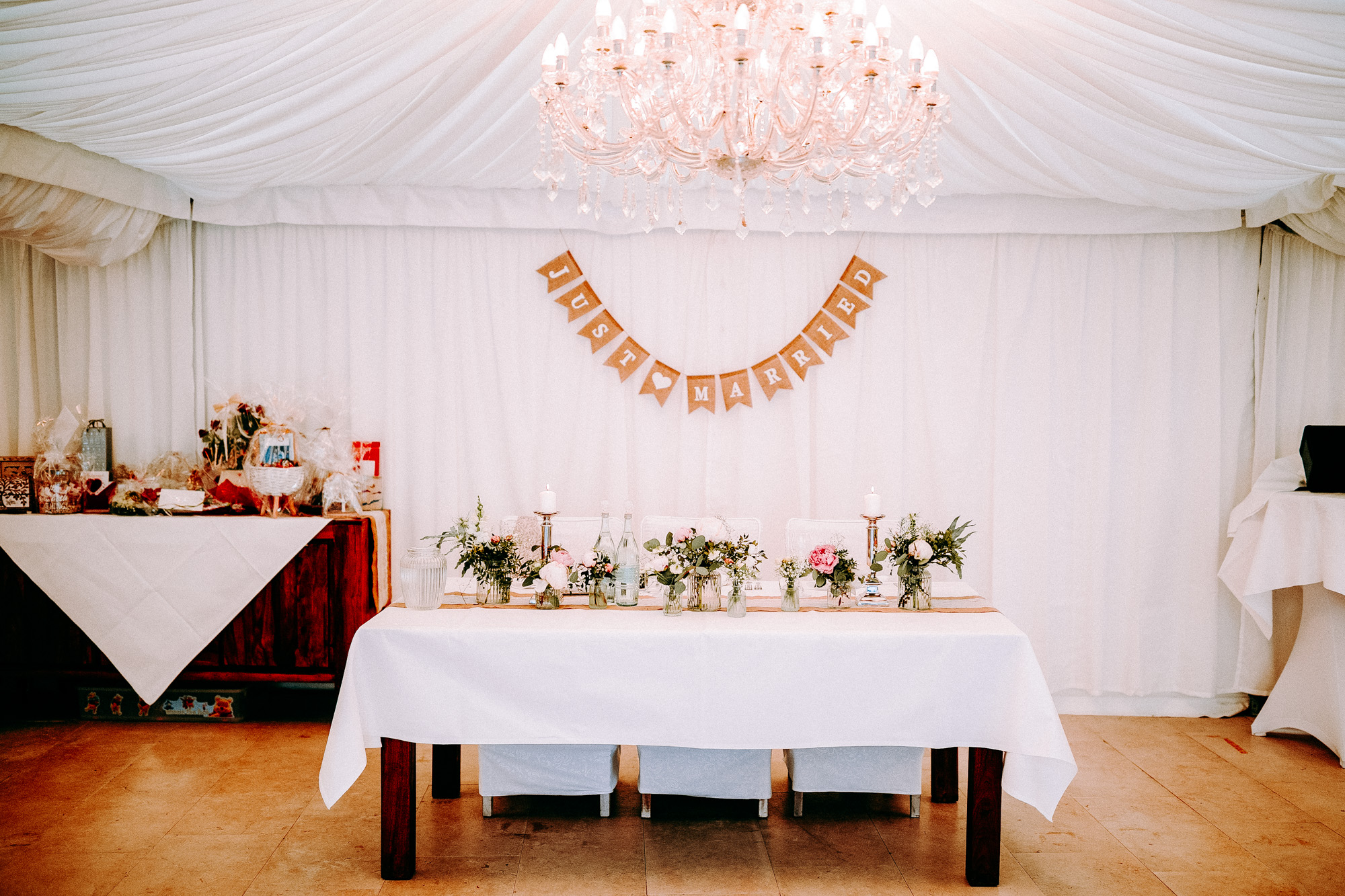 Das Chausseehaus Wiesbaden vereint mediterranes Flair, Waldlage und elegante Räume – eine Hochzeitslocation mitten im Grünen und doch stadtnah.