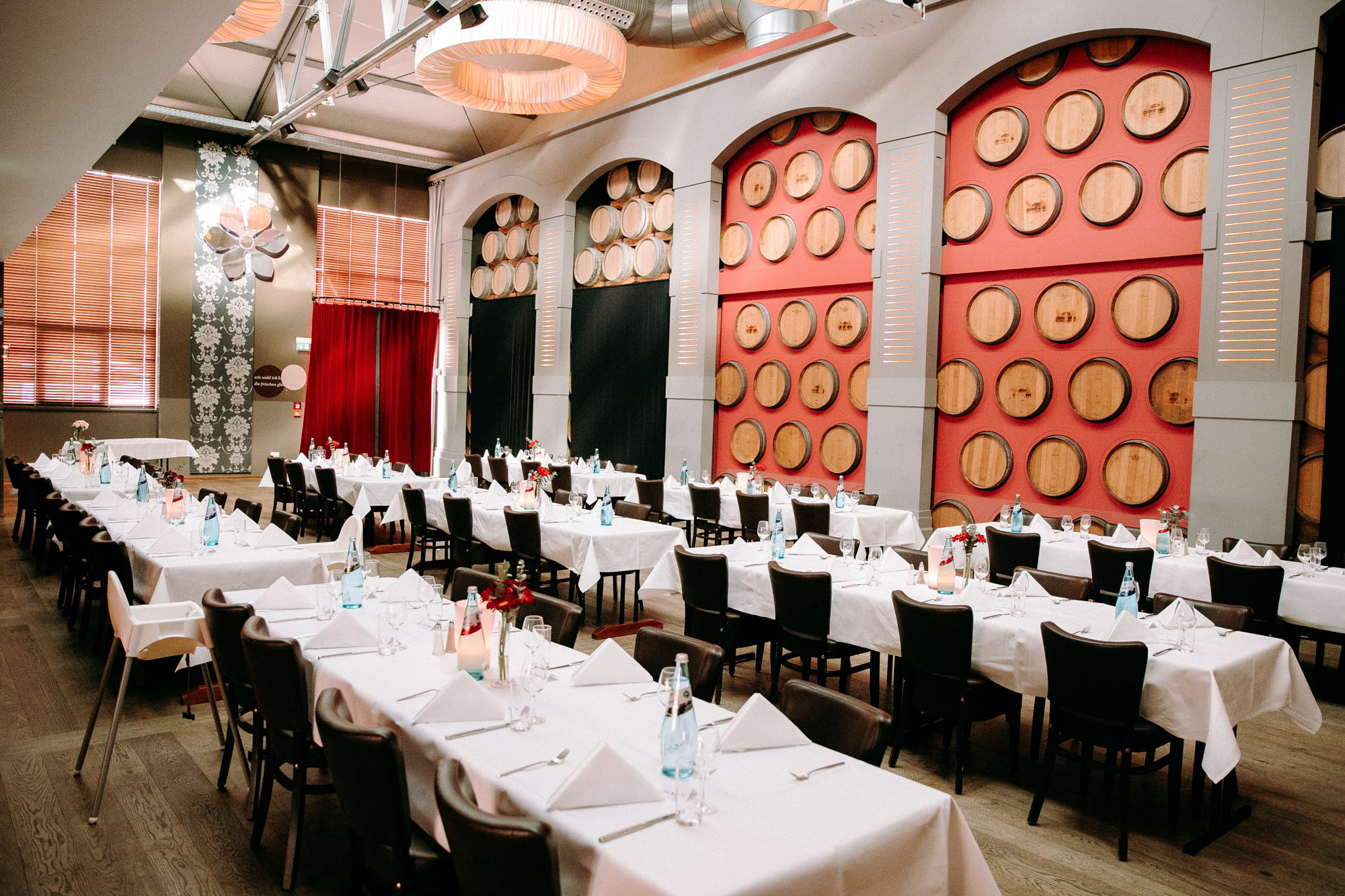 Das Depot 1899 in Frankfurt-Sachsenhausen ist eine einzigartige Hochzeitslocation mit Industriecharme, Terrasse, flexiblen Räumen & persönlichem