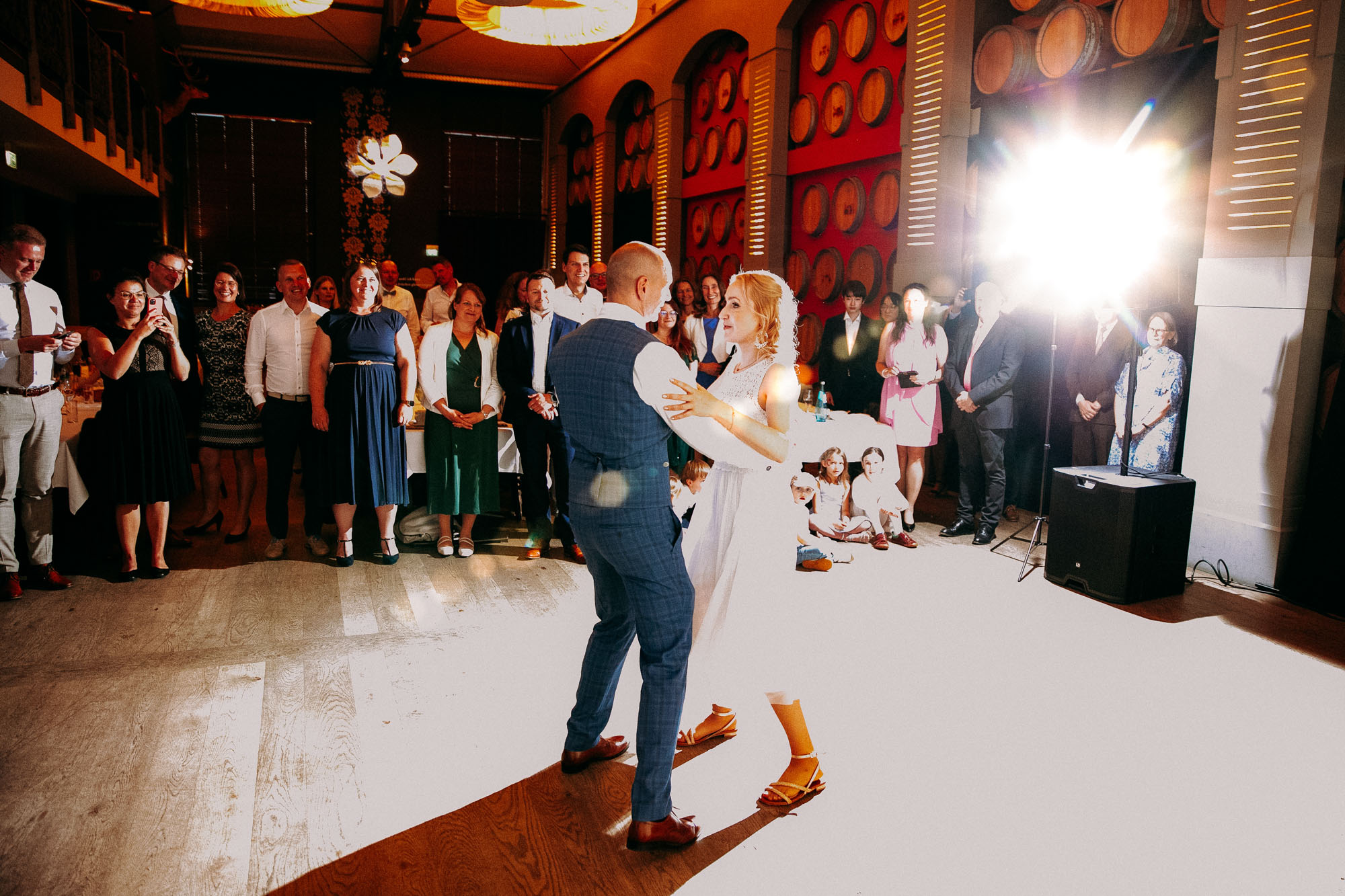 Das Depot 1899 in Frankfurt-Sachsenhausen ist eine einzigartige Hochzeitslocation mit Industriecharme, Terrasse, flexiblen Räumen & persönlichem