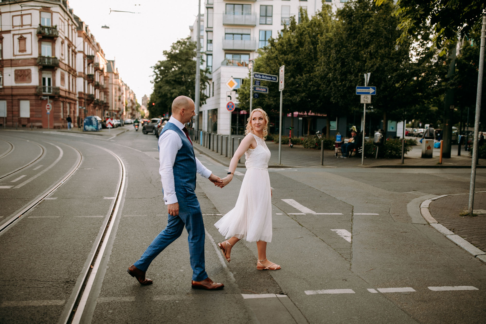 Das Depot 1899 in Frankfurt-Sachsenhausen ist eine einzigartige Hochzeitslocation mit Industriecharme, Terrasse, flexiblen Räumen & persönlichem