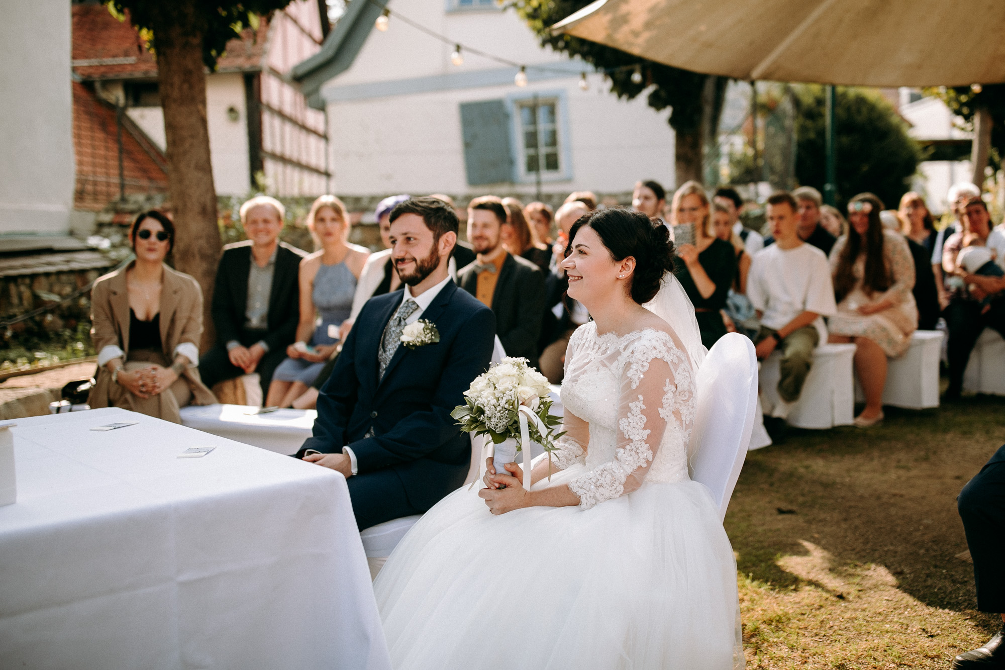 Mediterranes Flair, Weinberge und Rheinblick: Die Hochheimer Terrasse ist eine der romantischsten Hochzeitslocations im Rheingau.