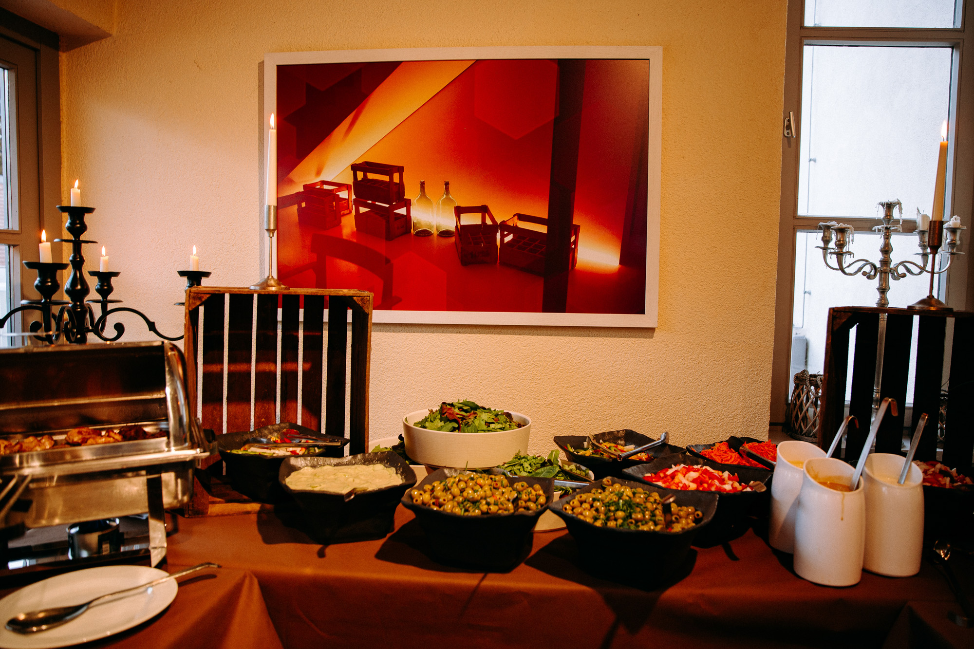 Mediterranes Flair, Weinberge und Rheinblick: Die Hochheimer Terrasse ist eine der romantischsten Hochzeitslocations im Rheingau.