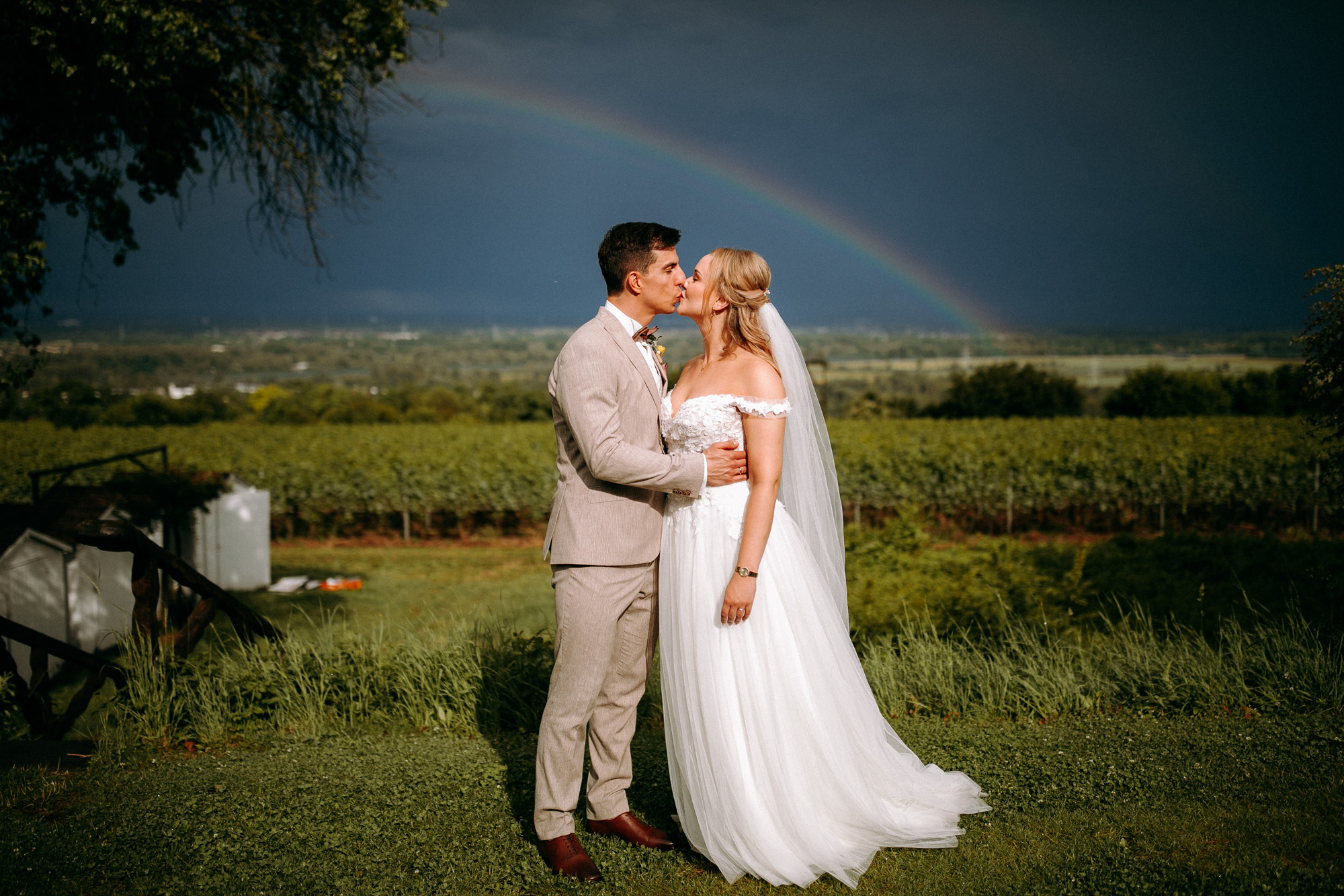 Hofgut Laubenheimer Höhe: Hochzeitslocation in Mainz mit Rheinblick, Sonnenterrasse & Fullservice. Perfekt für freie Trauungen & stilvolle Feier