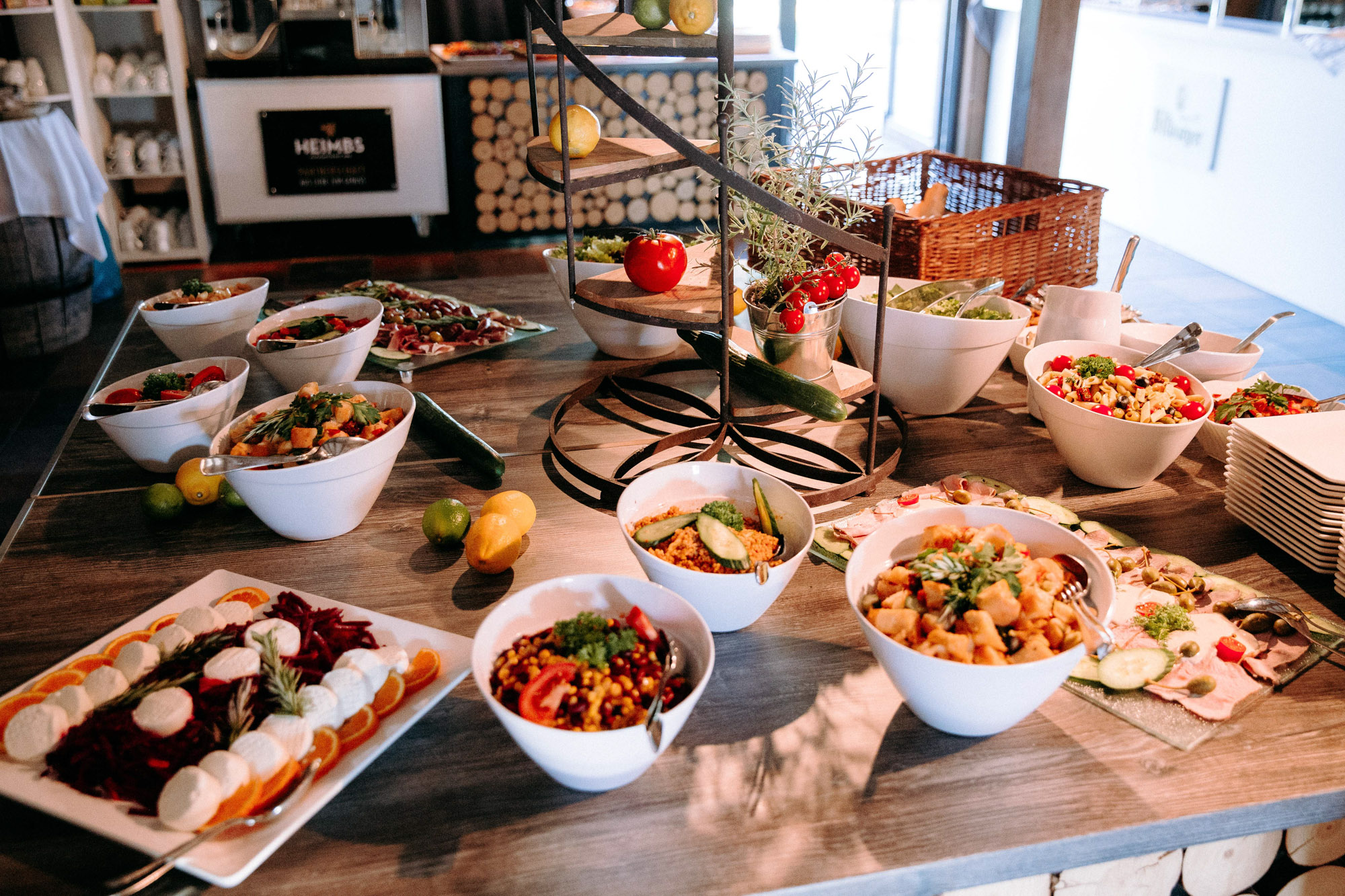 Hofgut Laubenheimer Höhe: Hochzeitslocation in Mainz mit Rheinblick, Sonnenterrasse & Fullservice. Perfekt für freie Trauungen & stilvolle Feier