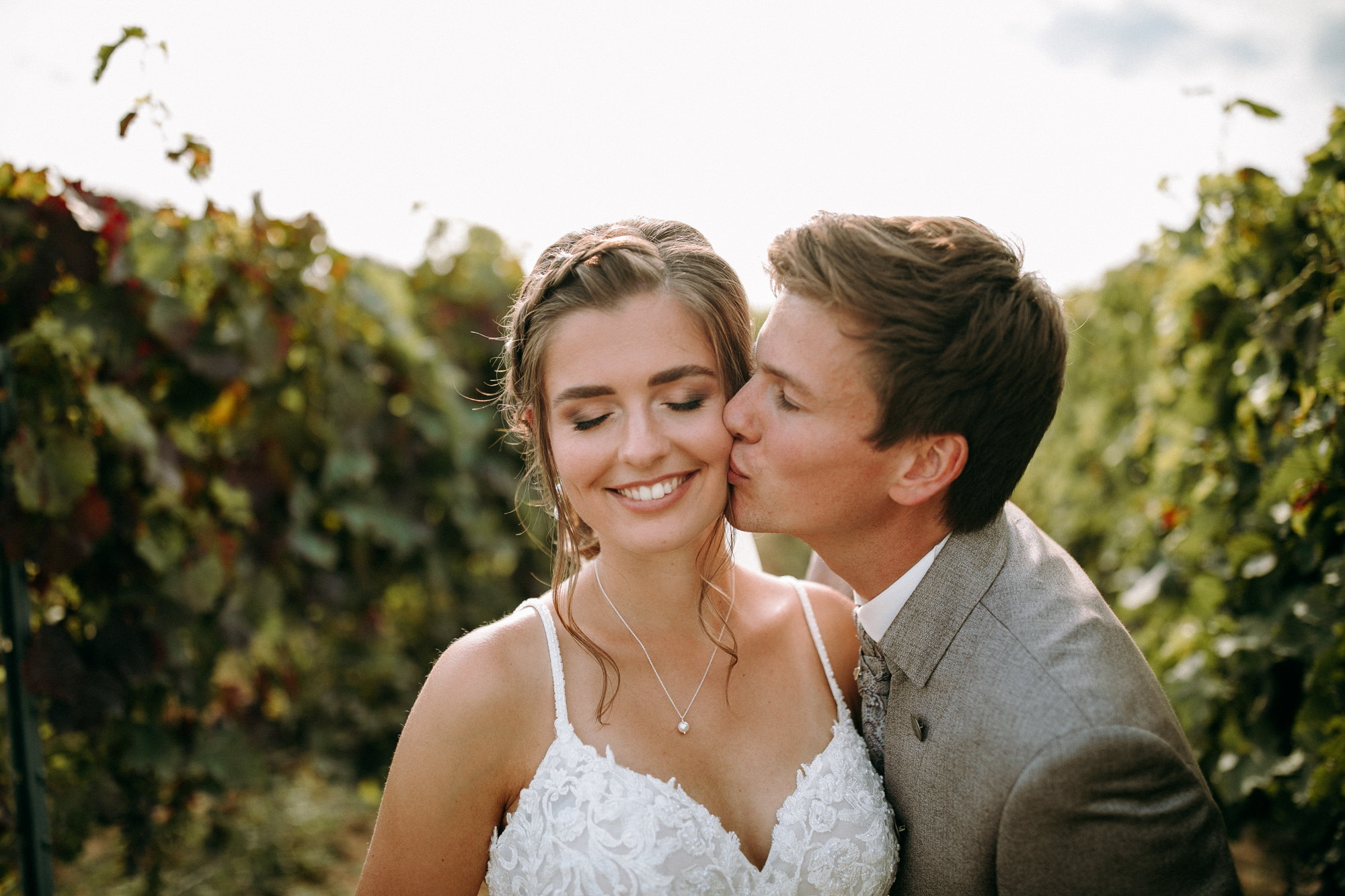 Hofgut Laubenheimer Höhe: Hochzeitslocation in Mainz mit Rheinblick, Sonnenterrasse & Fullservice. Perfekt für freie Trauungen & stilvolle Feier