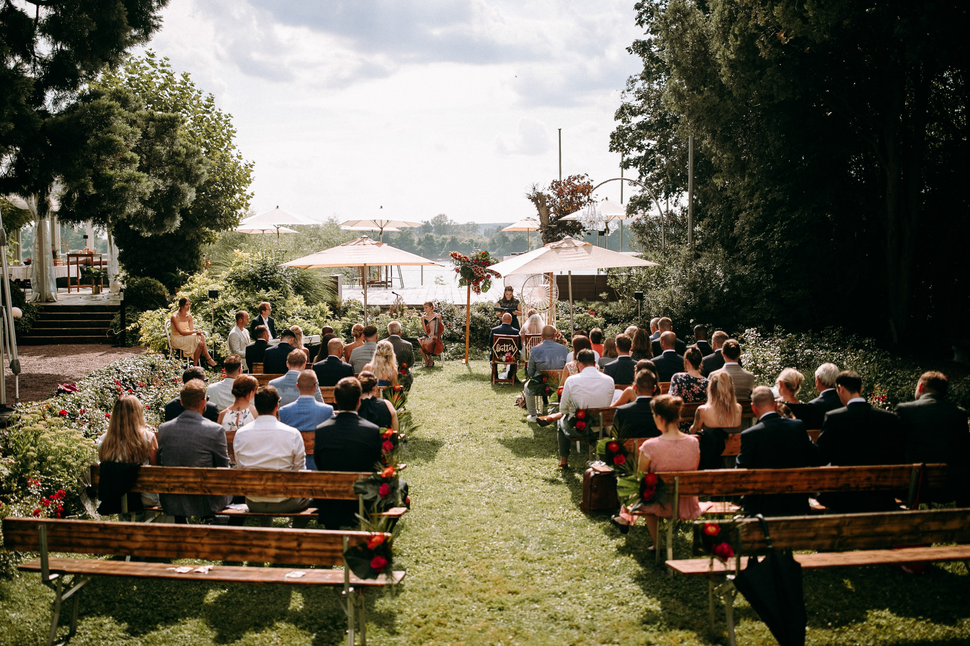 Die Insel Nonnenau ist eine exklusive Hochzeitslocation im Rhein-Main-Gebiet. Natur, Wasserblick und private Inselatmosphäre.