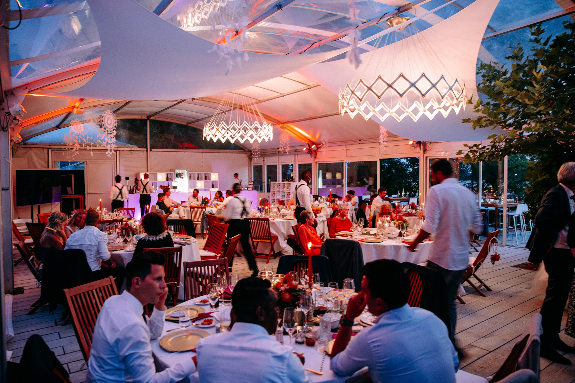 Die Insel Nonnenau ist eine exklusive Hochzeitslocation im Rhein-Main-Gebiet. Natur, Wasserblick und private Inselatmosphäre.