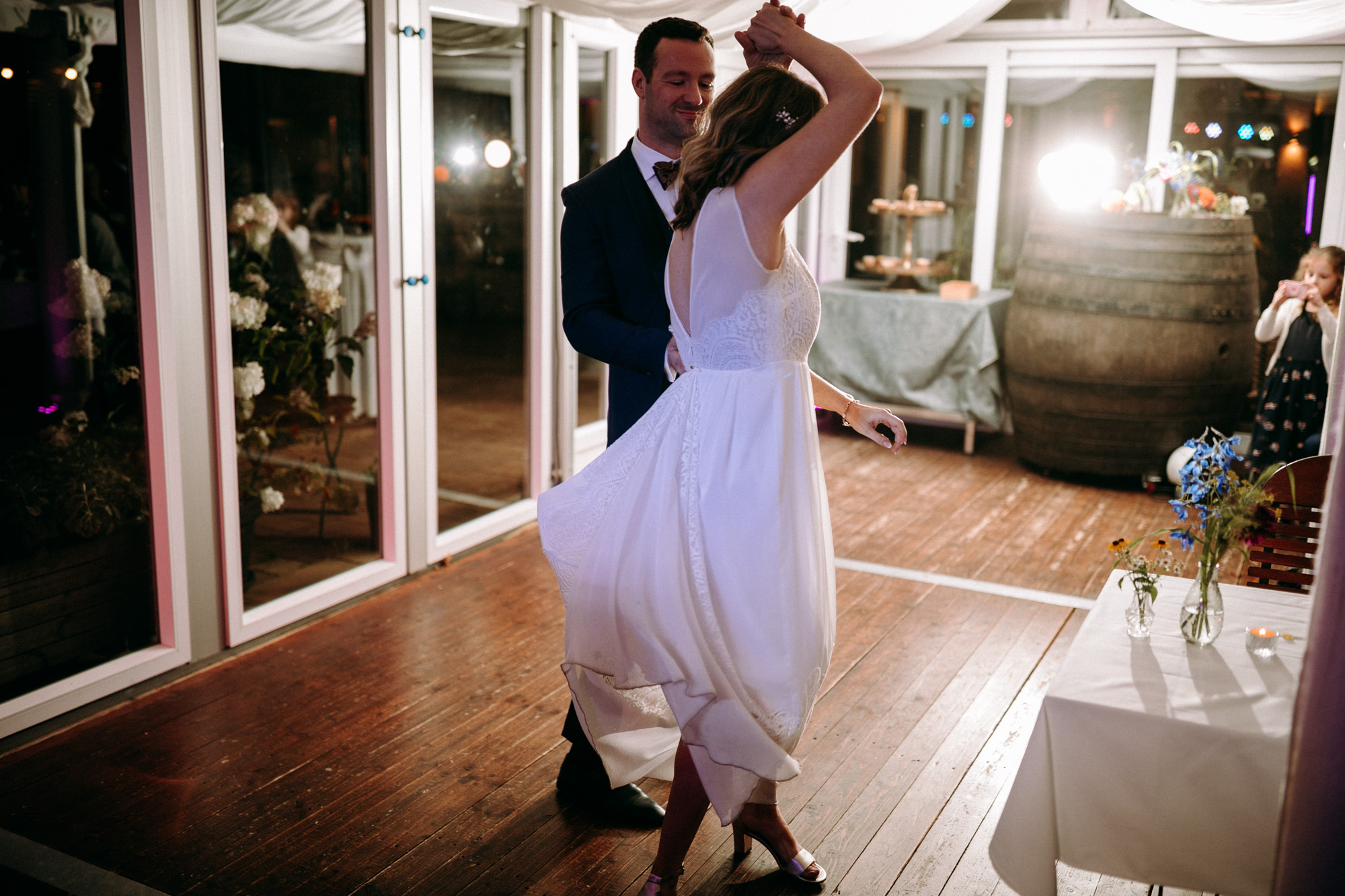 Restaurant Kellerskopf Wiesbaden: Hochzeitslocation im Wald mit Panorama, freier & standesamtlicher Trauung, Terrasse, Live-Cooking & Natur.