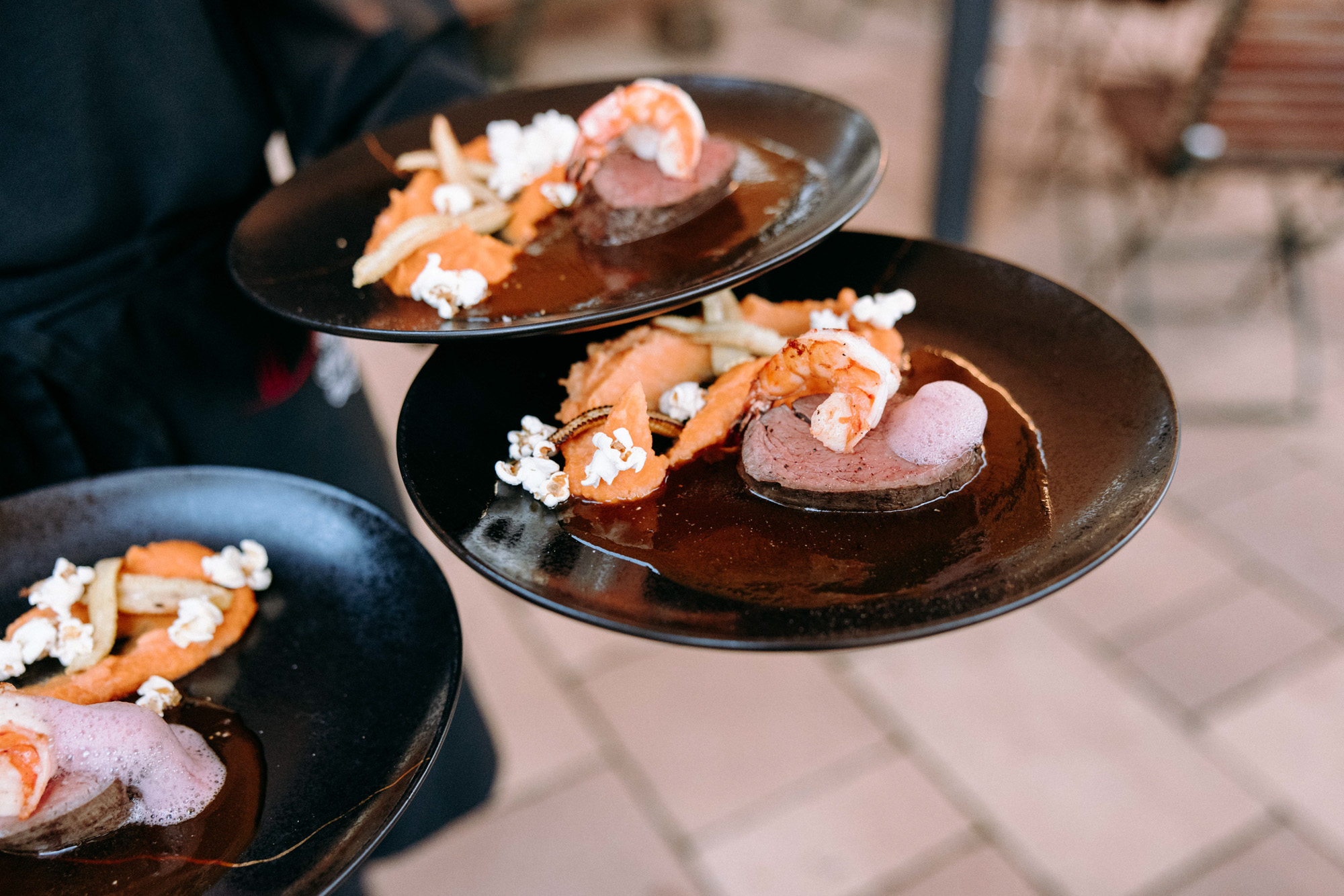 Restaurant Kellerskopf Wiesbaden: Hochzeitslocation im Wald mit Panorama, freier & standesamtlicher Trauung, Terrasse, Live-Cooking & Natur.