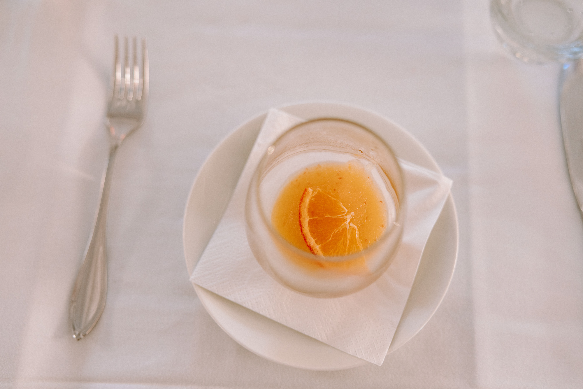 Restaurant Kellerskopf Wiesbaden: Hochzeitslocation im Wald mit Panorama, freier & standesamtlicher Trauung, Terrasse, Live-Cooking & Natur.