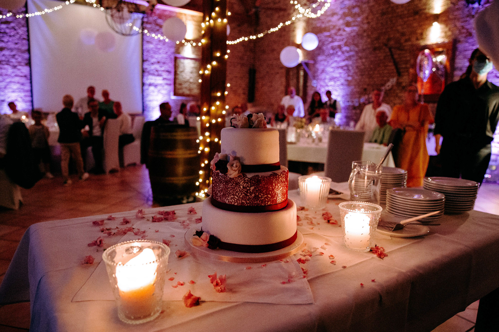 Kleine Residenz am Schloss: Hochzeitslocation zwischen Wiesbaden, Mainz & Rheingau. Boutiquehotel, Scheune, Innenhof & freie Trauungen.