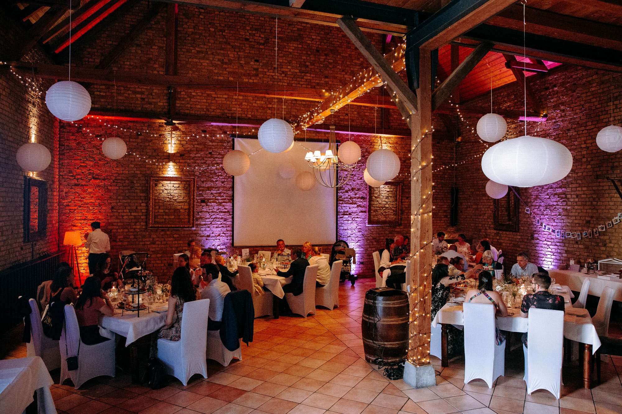 Kleine Residenz am Schloss: Hochzeitslocation zwischen Wiesbaden, Mainz & Rheingau. Boutiquehotel, Scheune, Innenhof & freie Trauungen.