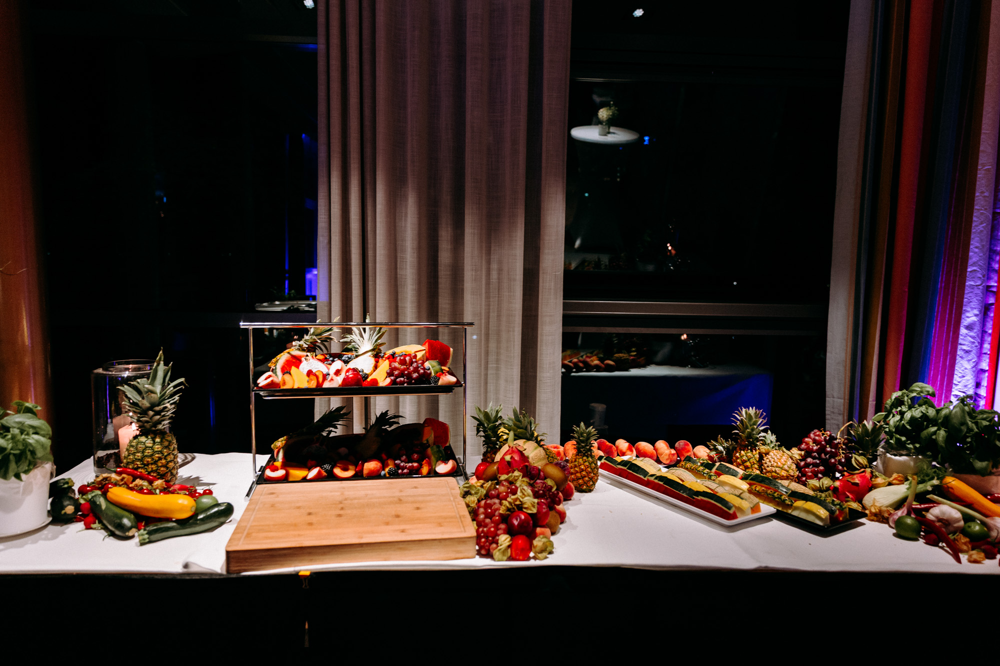 Das Mainnizza Frankfurt ist eine stilvolle Hochzeitslocation direkt am Mainufer – urban, elegant und flexibel für Feiern mit Skylineblick.