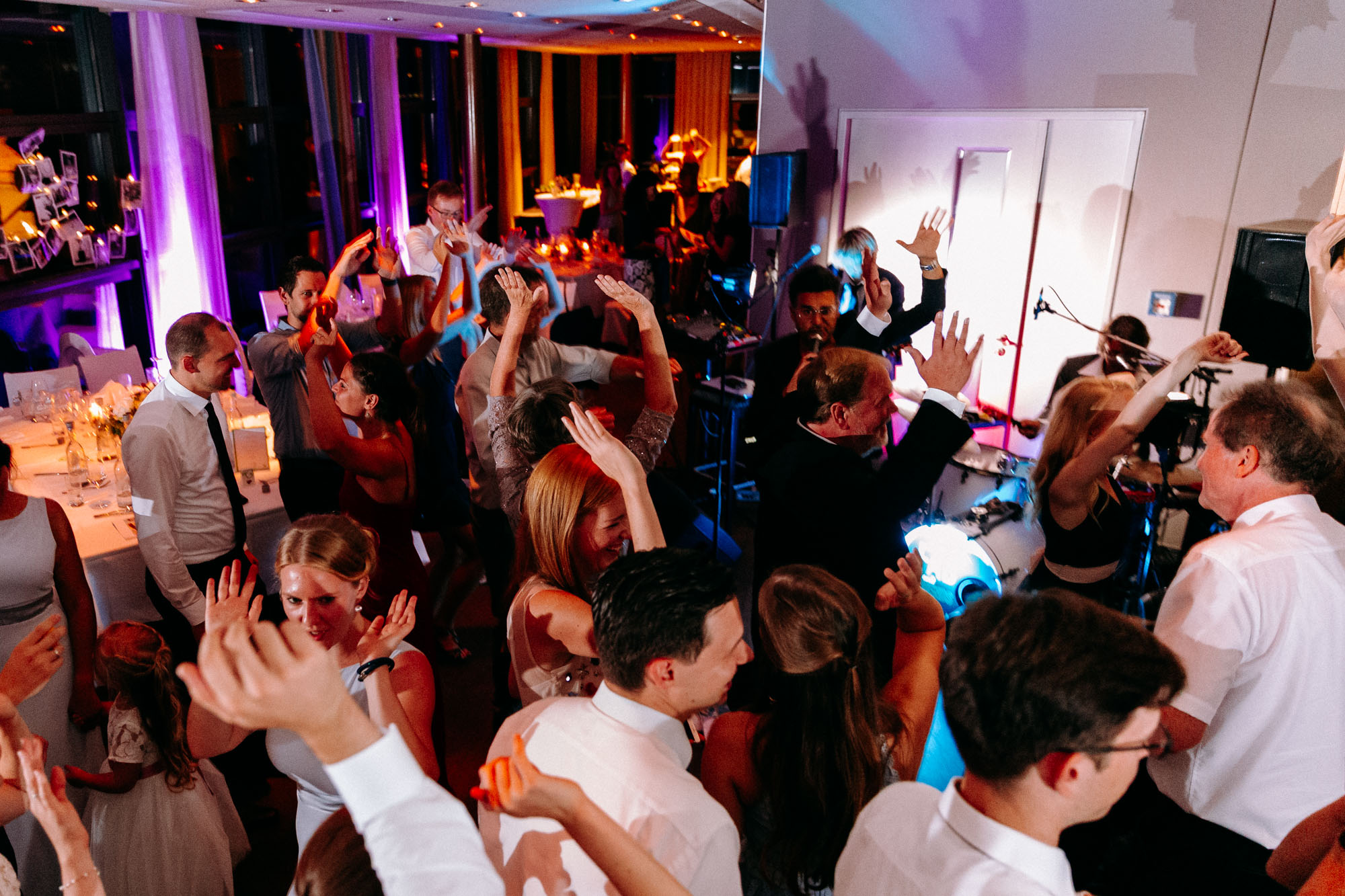 Das Mainnizza Frankfurt ist eine stilvolle Hochzeitslocation direkt am Mainufer – urban, elegant und flexibel für Feiern mit Skylineblick.