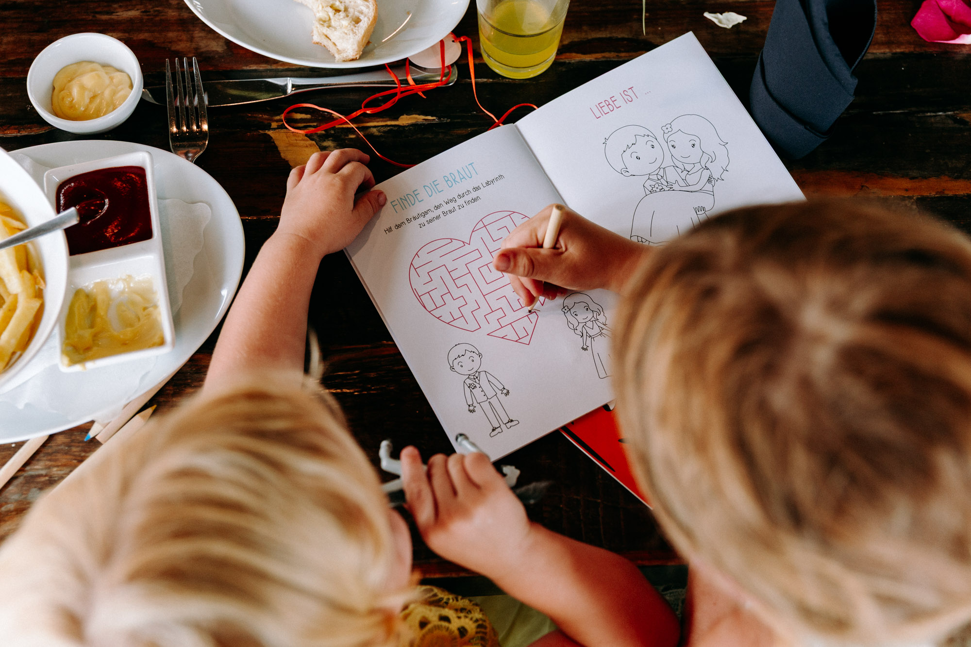 Das OOSTEN Frankfurt ist eine exklusive Hochzeitslocation am Mainufer – mit Sommergarten, Rooftop-Bar, Skylineblick & mediterraner Küche.