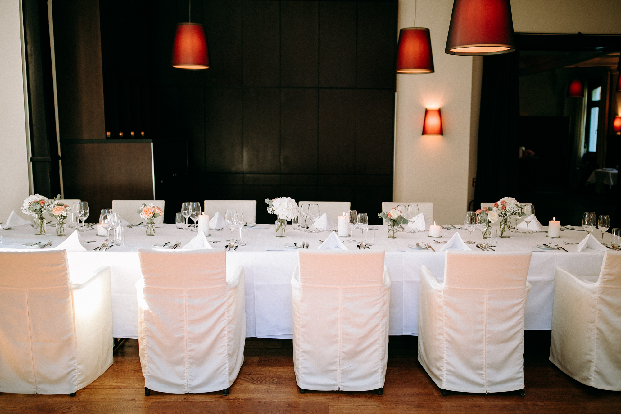 Villa im Tal bei Wiesbaden: Romantische Hochzeitslocation im Grünen mit Garten, Terrasse & Fine Dining. Ideal für freie Trauungen & Feiern.